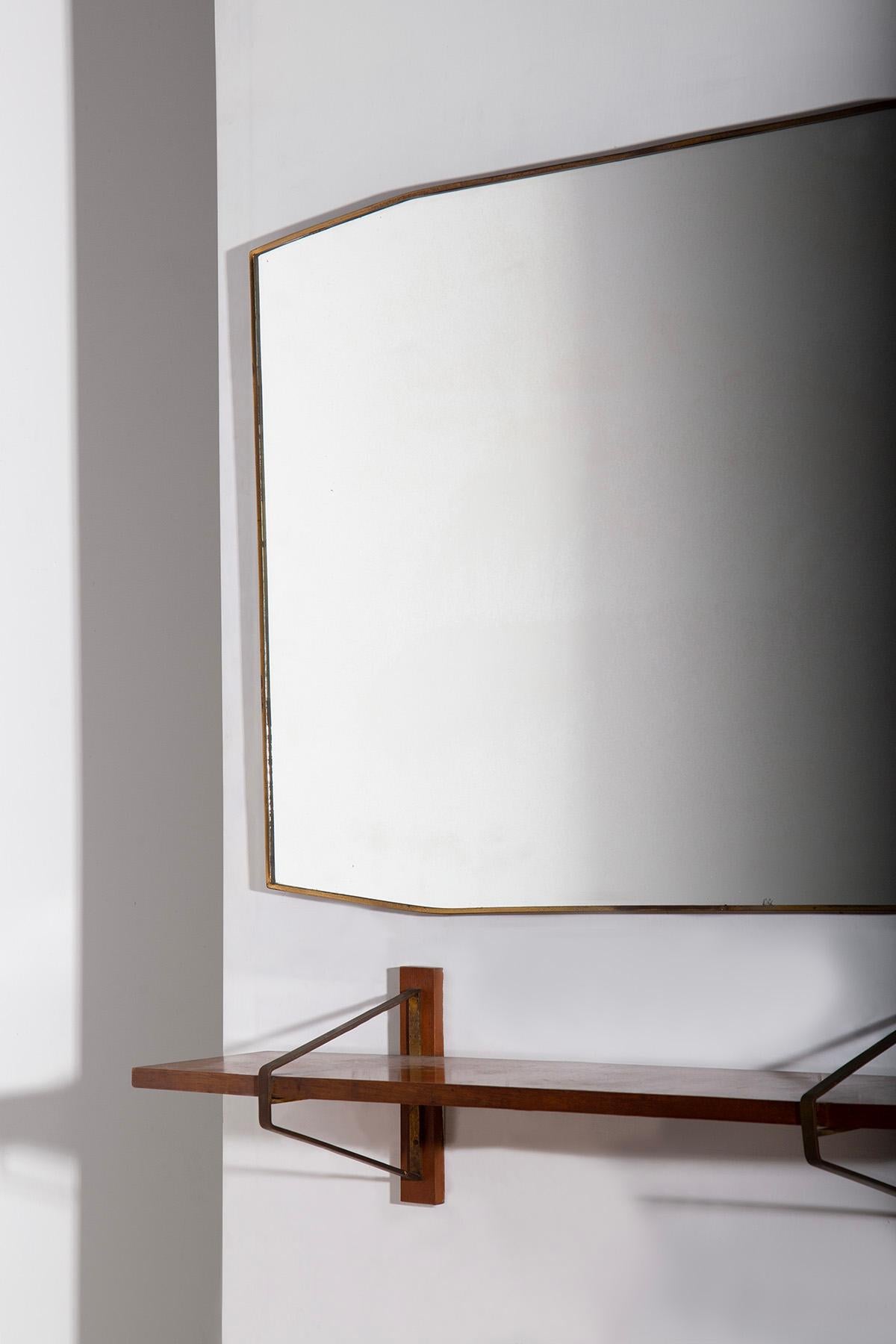 Miroir italien avec étagère attr. à Vittorio Gregotti en laiton en vente 1