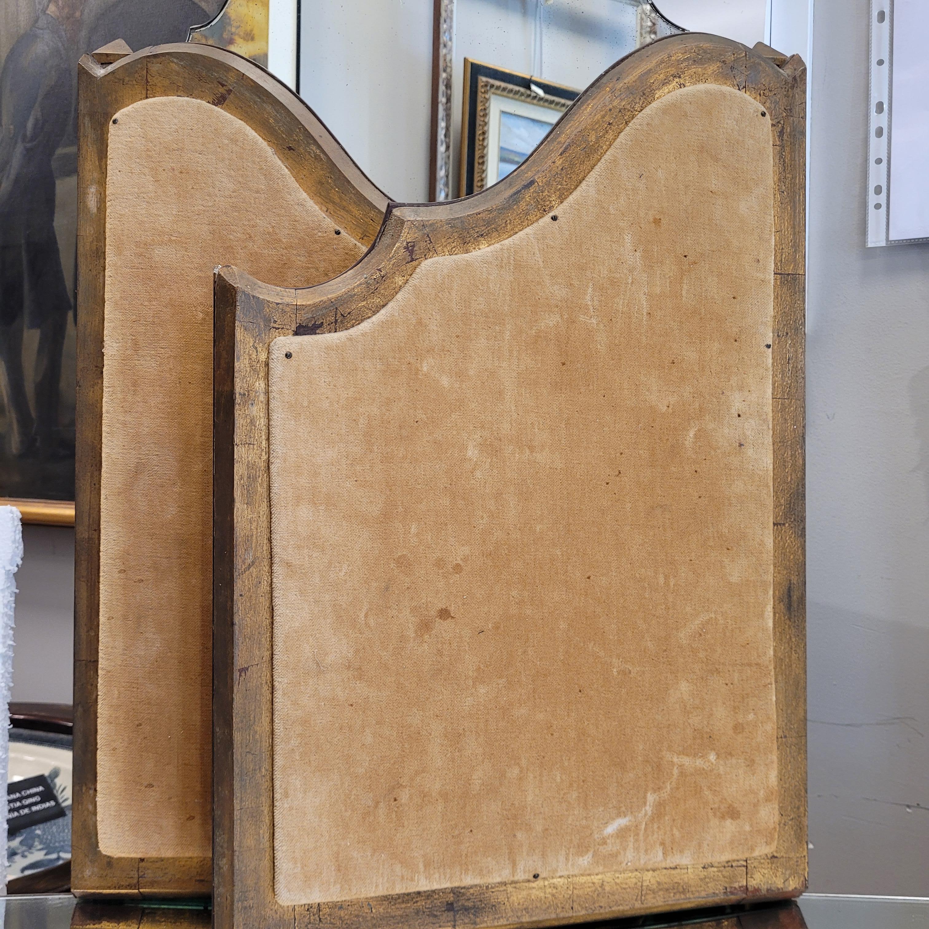 Italian mirrored vanity, Dresser ,  Hollywood Regency style and period 1970s For Sale 10