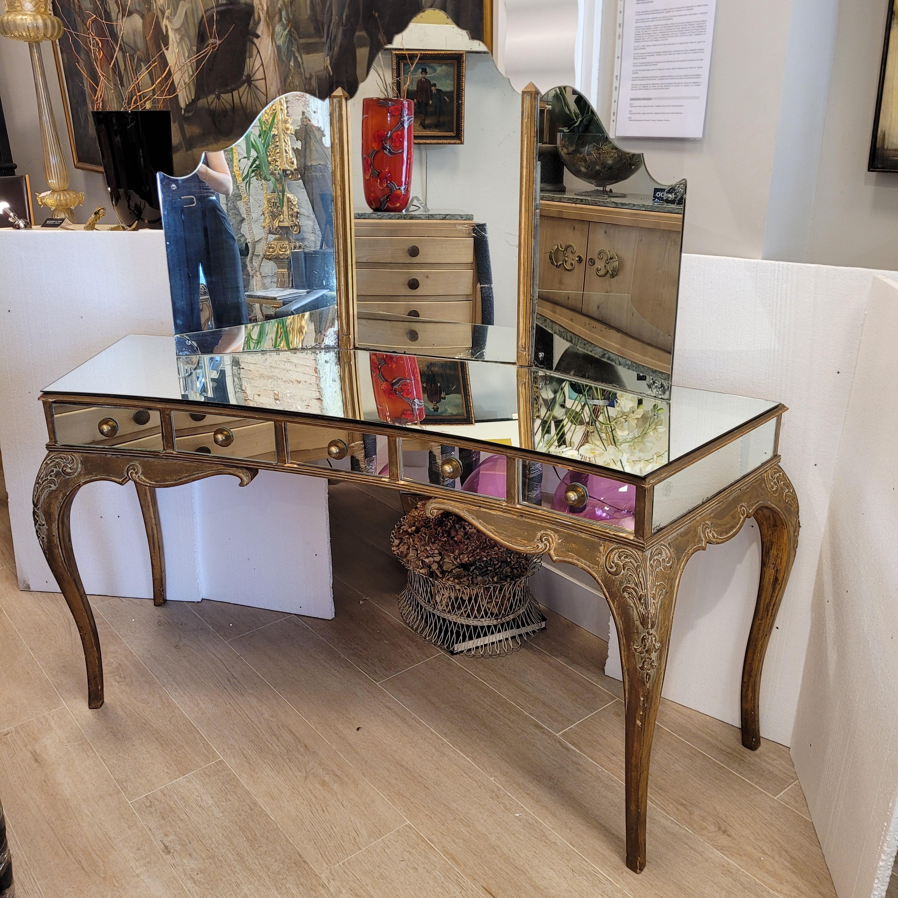 Italian mirrored vanity, Dresser ,  Hollywood Regency style and period 1970s For Sale 12