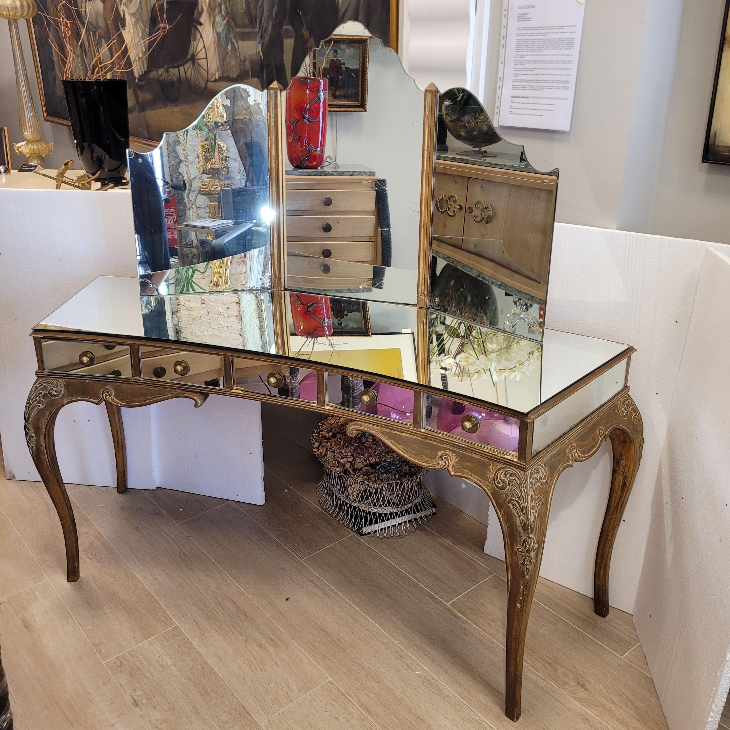 Late 20th Century Italian mirrored vanity, Dresser ,  Hollywood Regency style and period 1970s For Sale