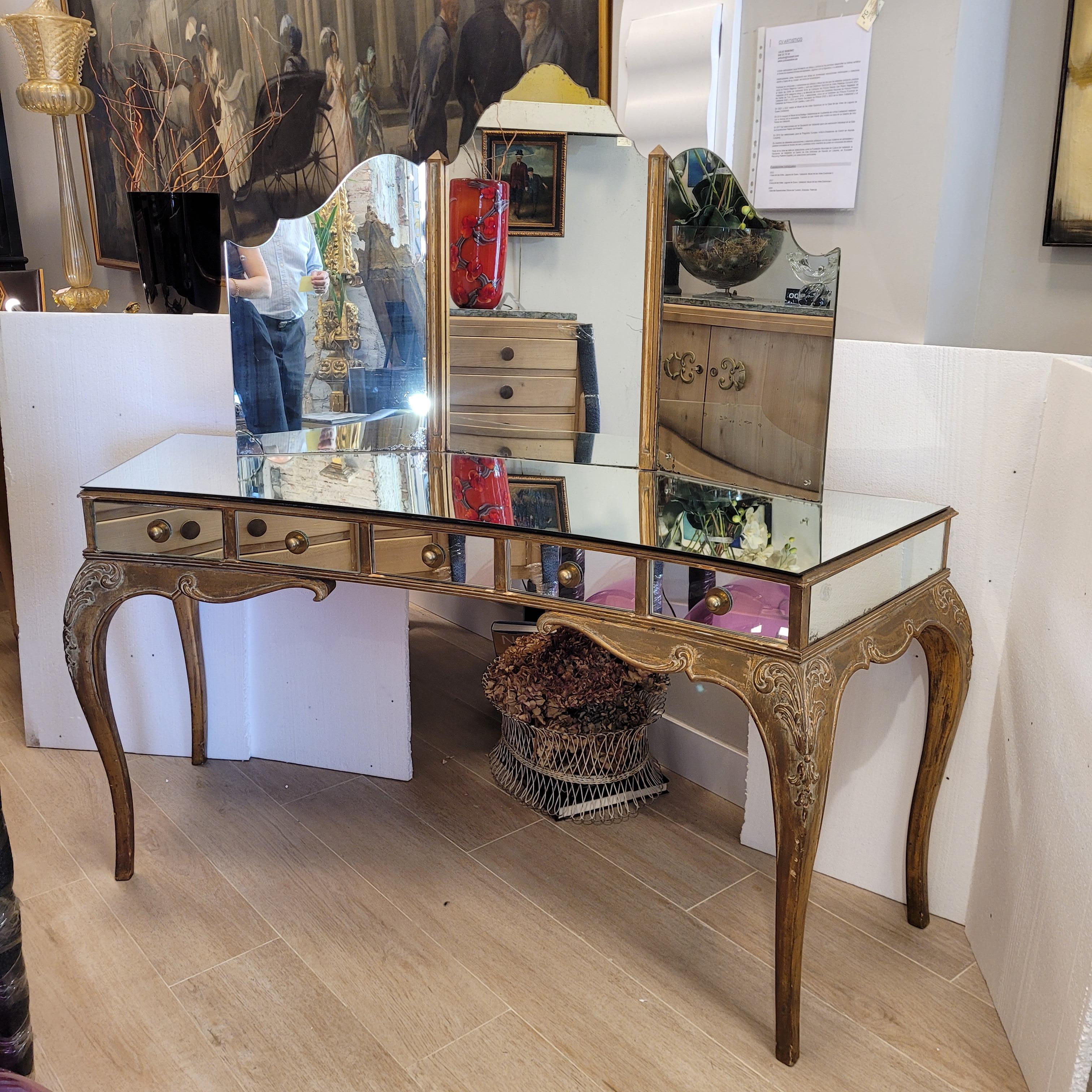 Italian mirrored vanity, Dresser ,  Hollywood Regency style and period 1970s For Sale 3