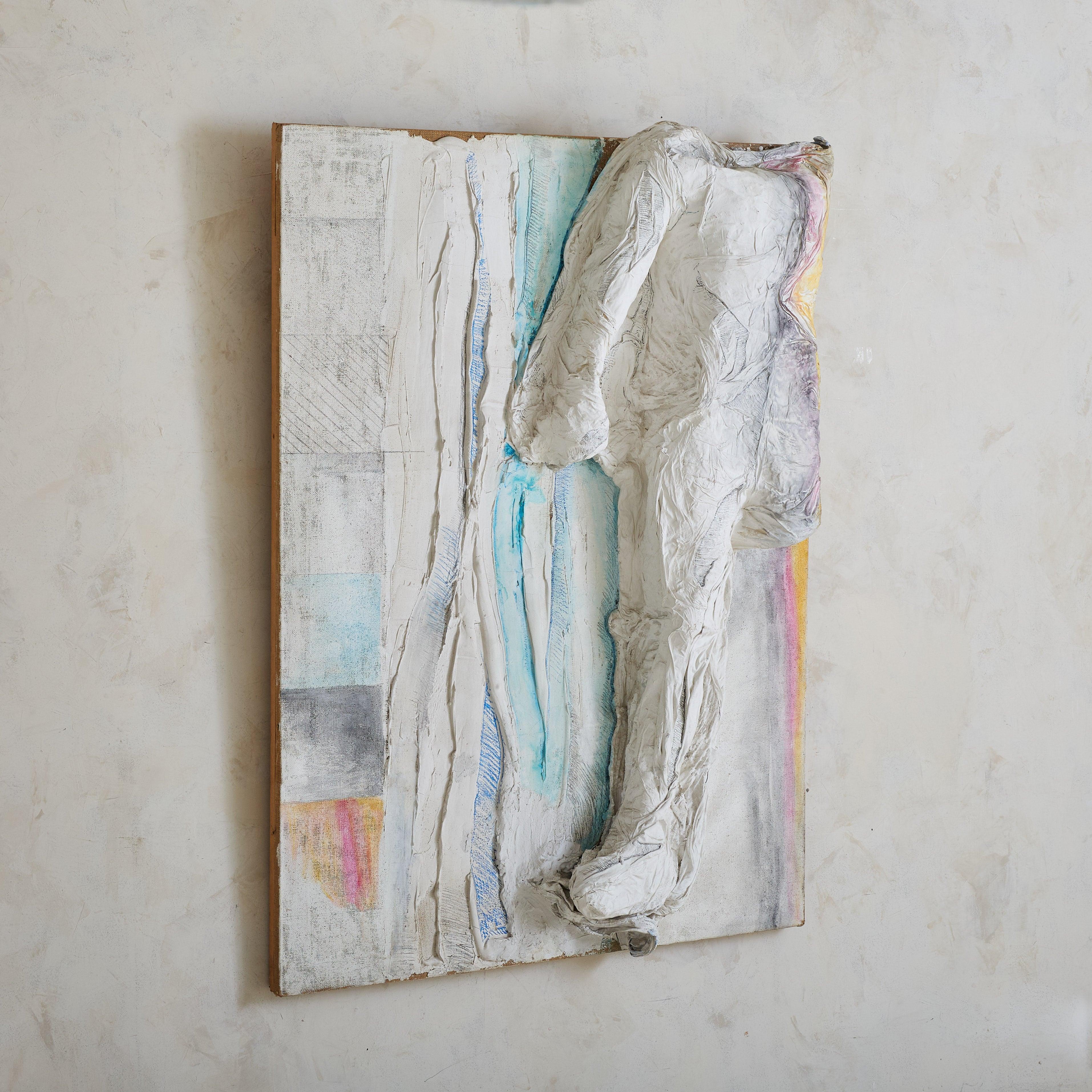 Dieses Mixed-Media-Kunstwerk der italienischen Künstlerin Silvia Rizzo ist ein Zusammenspiel von Textur und Form und lässt die Grenzen zwischen Malerei und Skulptur verschwimmen. Die Komposition geht von der Leinwand aus, wobei der mit Gips geformte