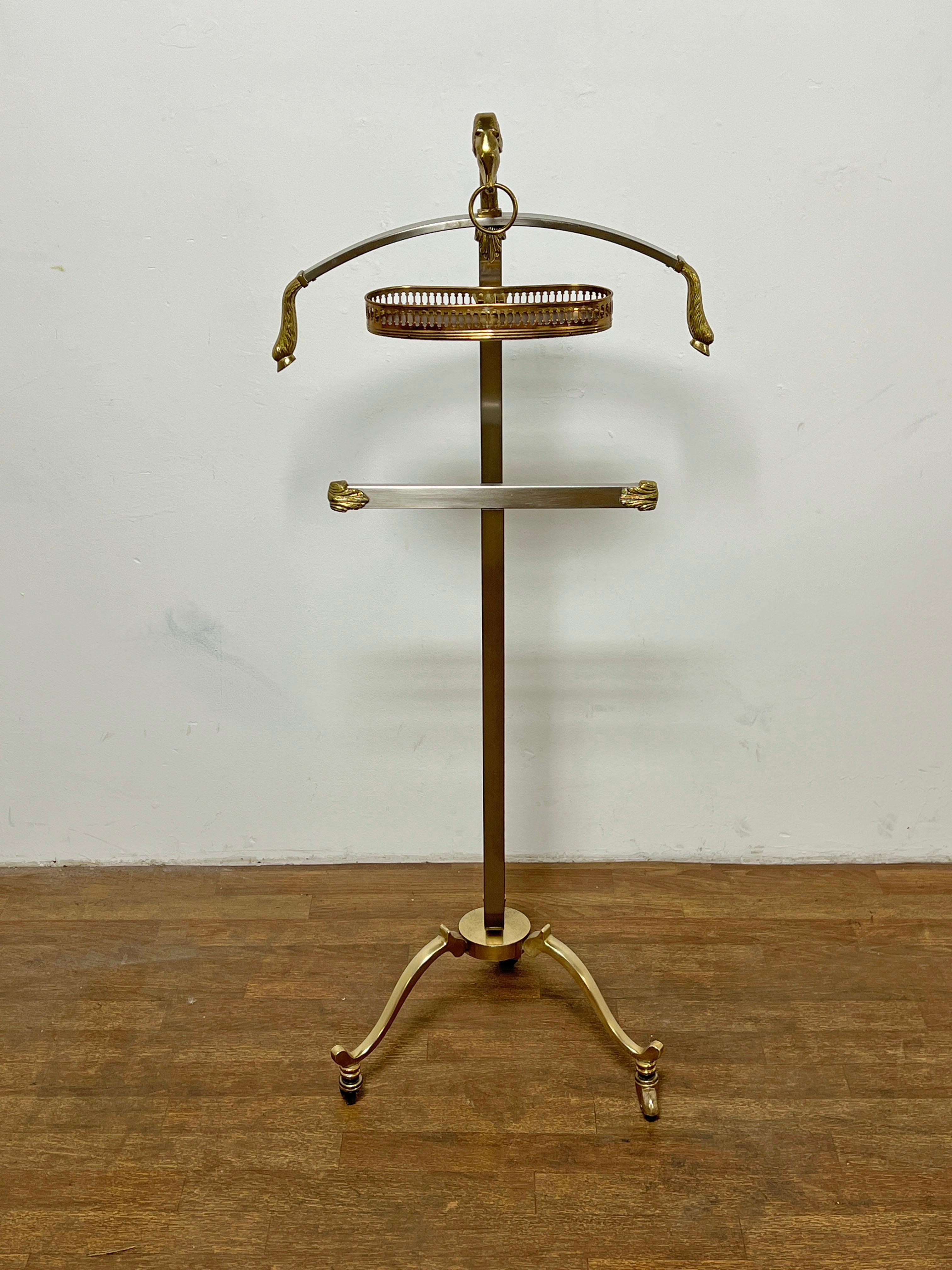 Vide-poches italien en métal mixte avec motif de chevaux et de sabots Circa 1960s Bon état - En vente à Peabody, MA