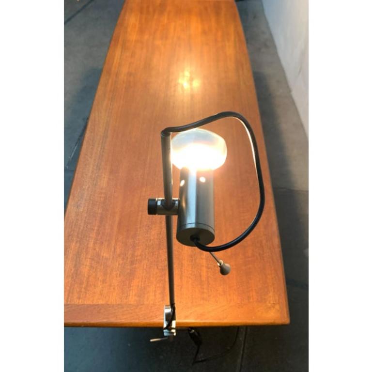 Lampada da tavolo italiana Model 255 CLAMP di Tito Agnoli per Oluce, anni '50 in vendita 3