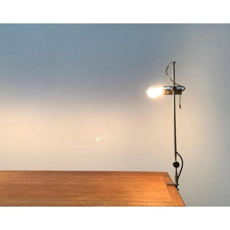 Mid-Century moderno Lampada da tavolo italiana Model 255 CLAMP di Tito Agnoli per Oluce, anni '50 in vendita