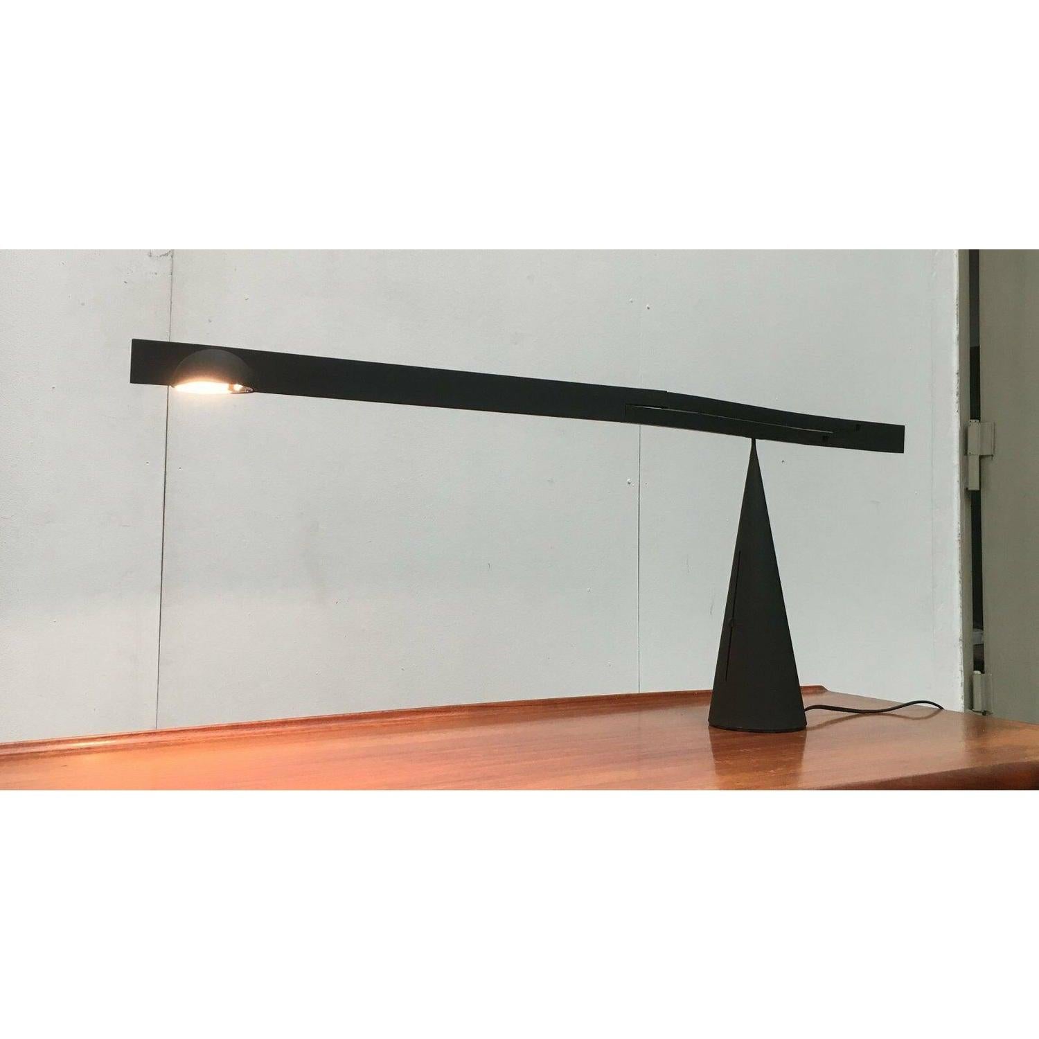 Lampe à poser Tabla de modèle italien par Mario Barbaglia et Marco Colombo, années 1980 en vente 4