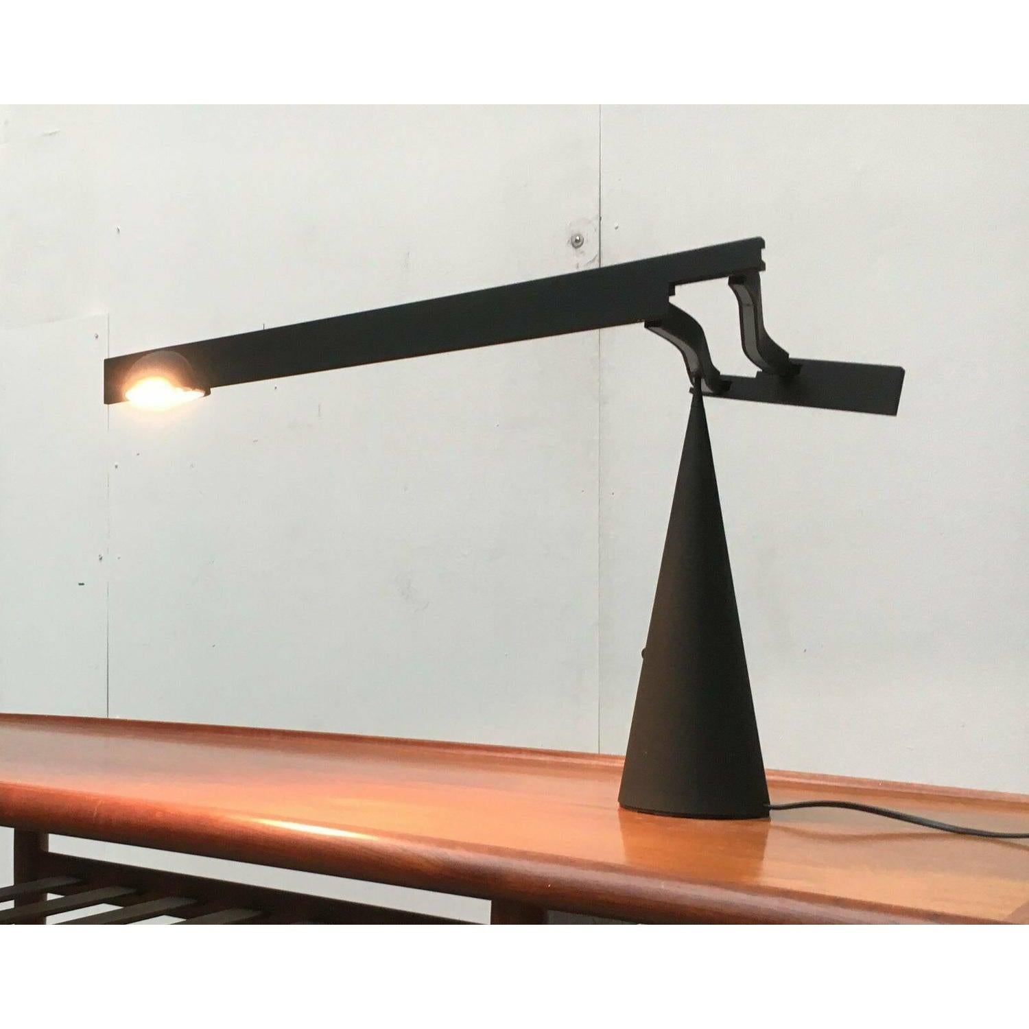 Lampe à poser Tabla de modèle italien par Mario Barbaglia et Marco Colombo, années 1980 en vente 6