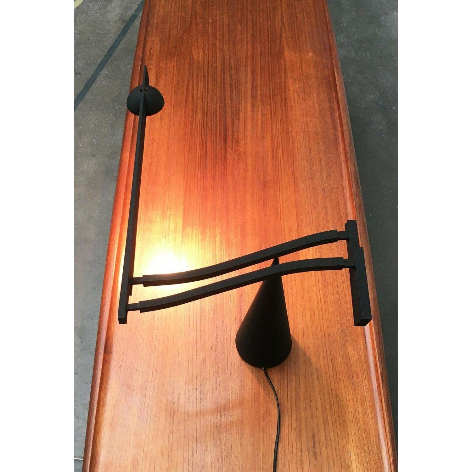 Lampe à poser Tabla de modèle italien par Mario Barbaglia et Marco Colombo, années 1980 en vente 2