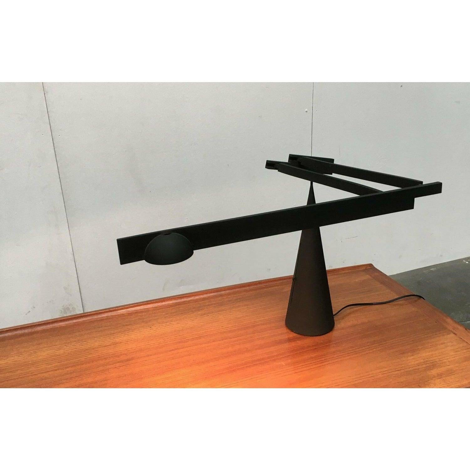 Lampe à poser Tabla de modèle italien par Mario Barbaglia et Marco Colombo, années 1980 en vente 3