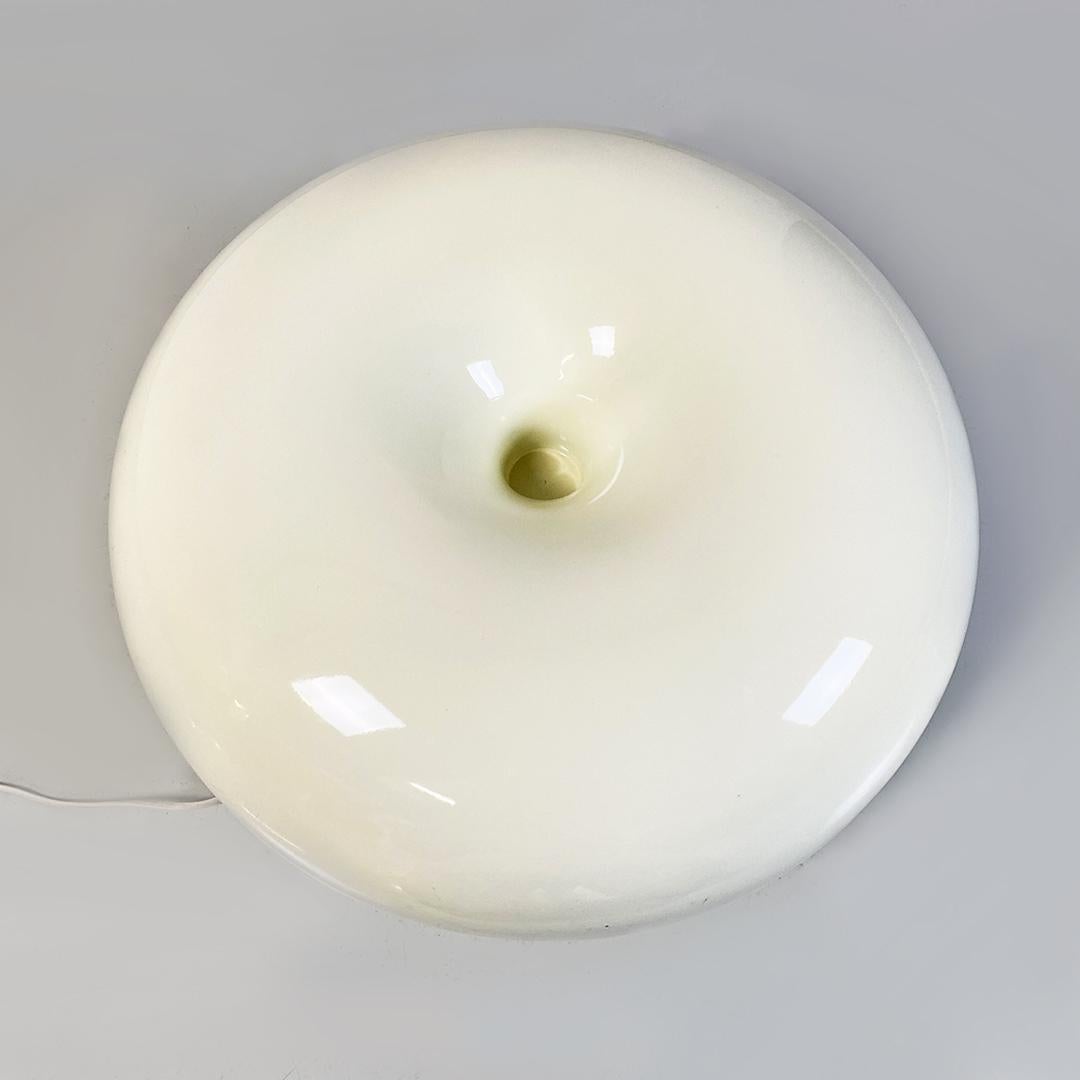 Italian Moder White Plastic Nesso Table Lamp by G. Mattioli Fort Artemide, 1967 4