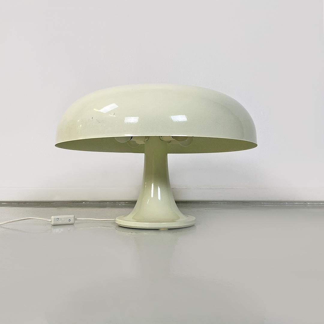 Italian Moder White Plastic Nesso Table Lamp by G. Mattioli Fort Artemide, 1967 5