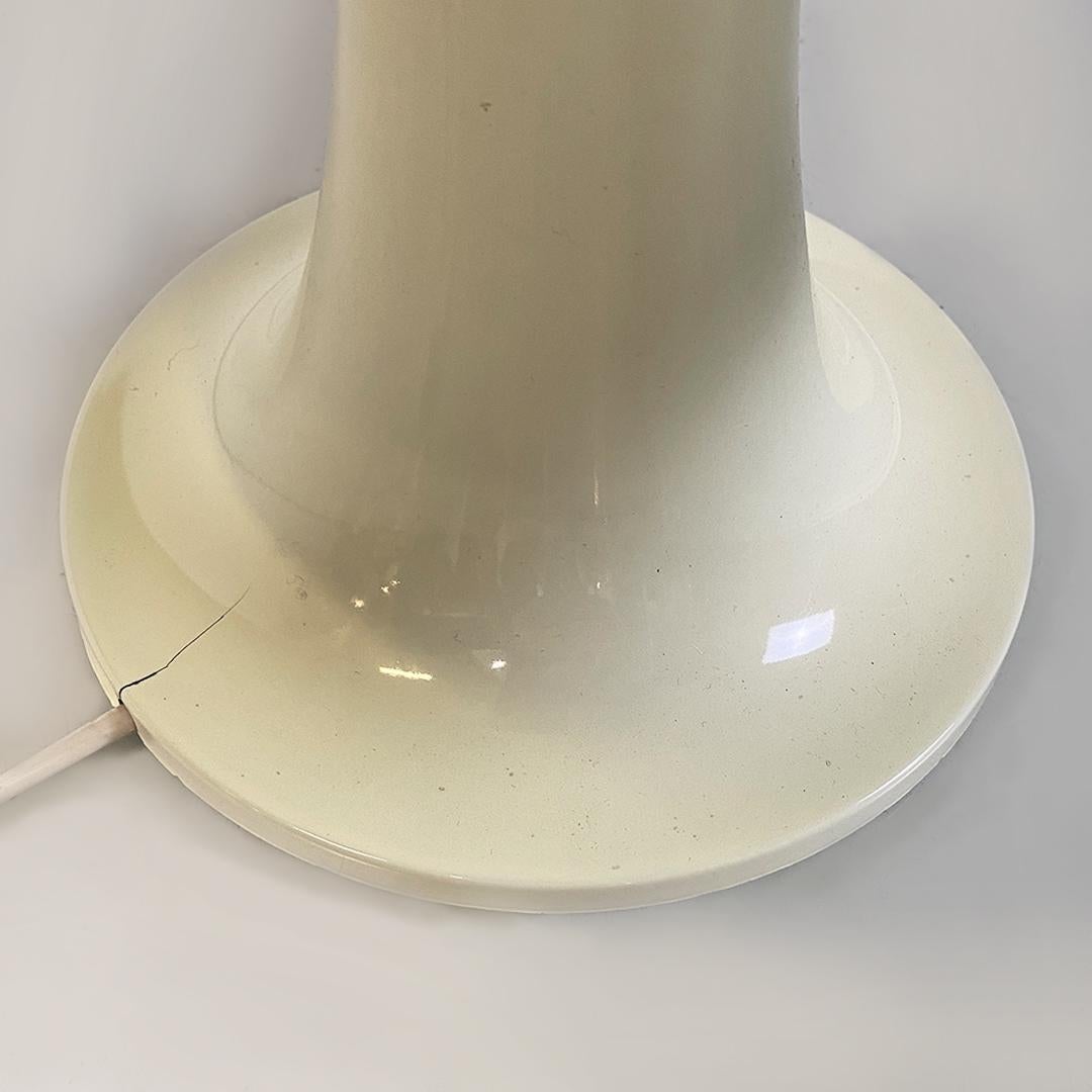 Italian Moder White Plastic Nesso Table Lamp by G. Mattioli Fort Artemide, 1967 2