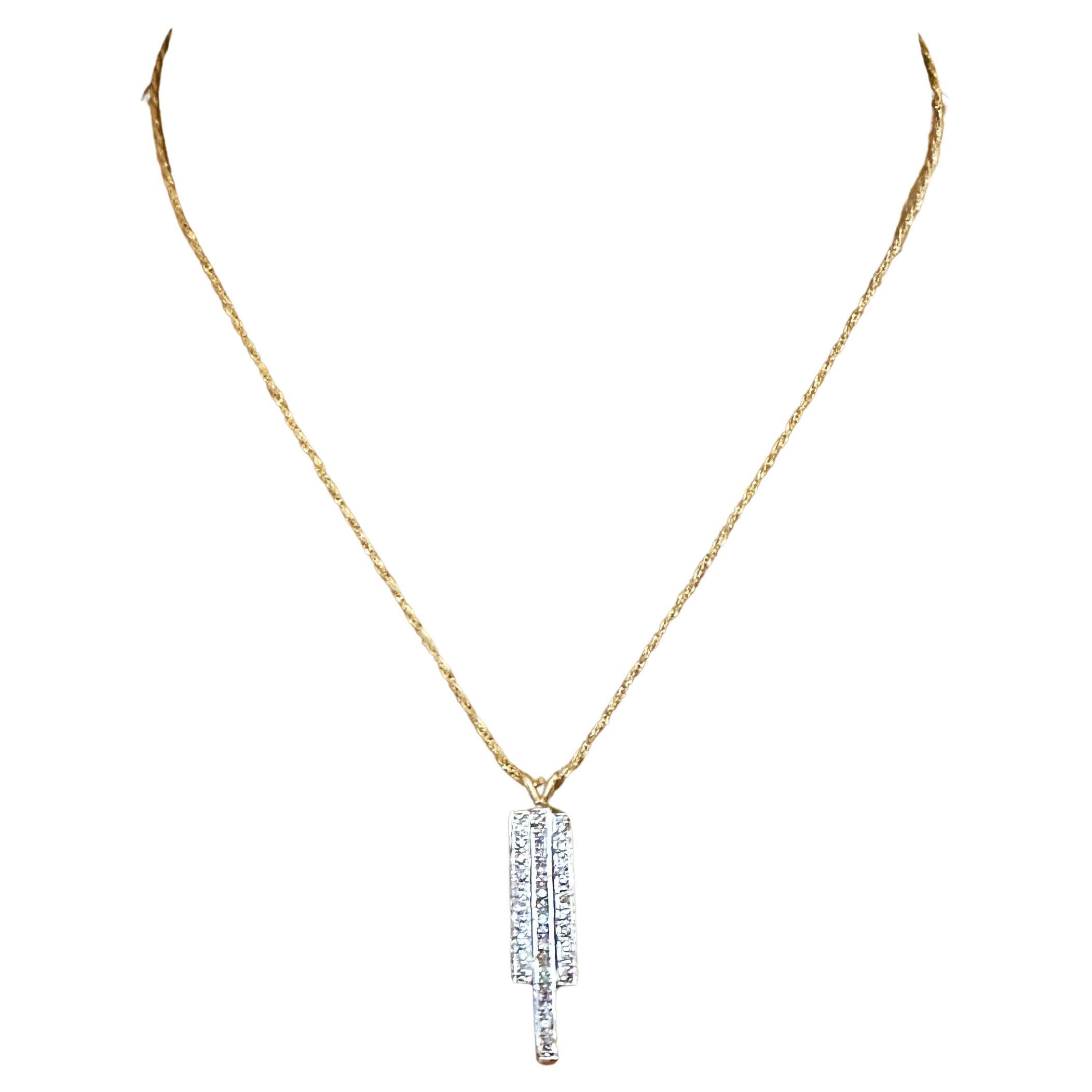Ich liebe diese Halskette einfach!  Das Design ist einfach so cool.  Er hat 35 Diamanten im Brillantschliff mit  2,0 x 2,0 x 1,4 mm.  Die Reinheit ist SI1 und die Farbe ist H.  Sie haben insgesamt 1,25 Karat.  Die Halskette ist 16 Zoll lang. Sie ist