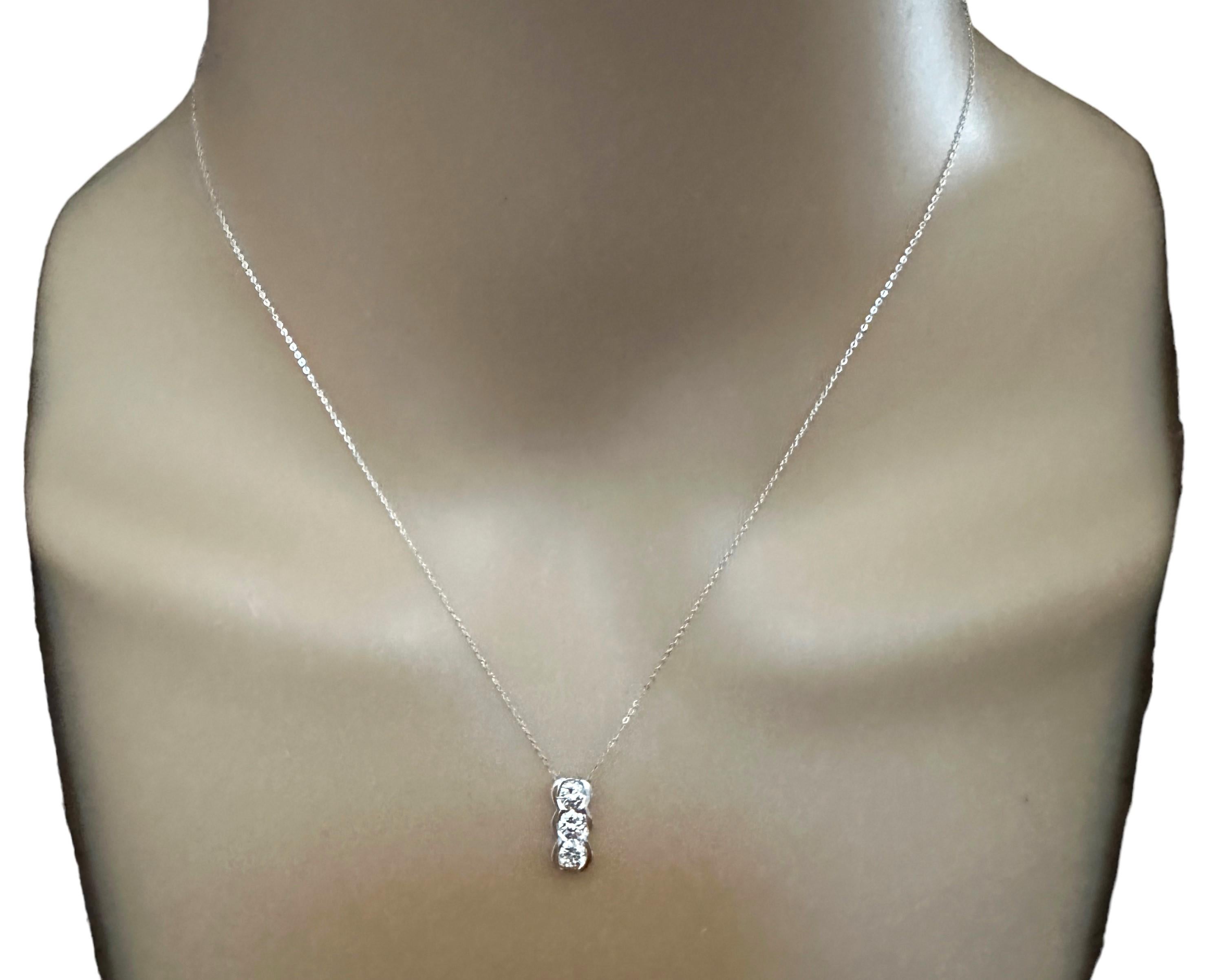 Italian Modern 14k White Gold 3-Stone .5 ct Diamond Necklace with Appraisal For Sale 4