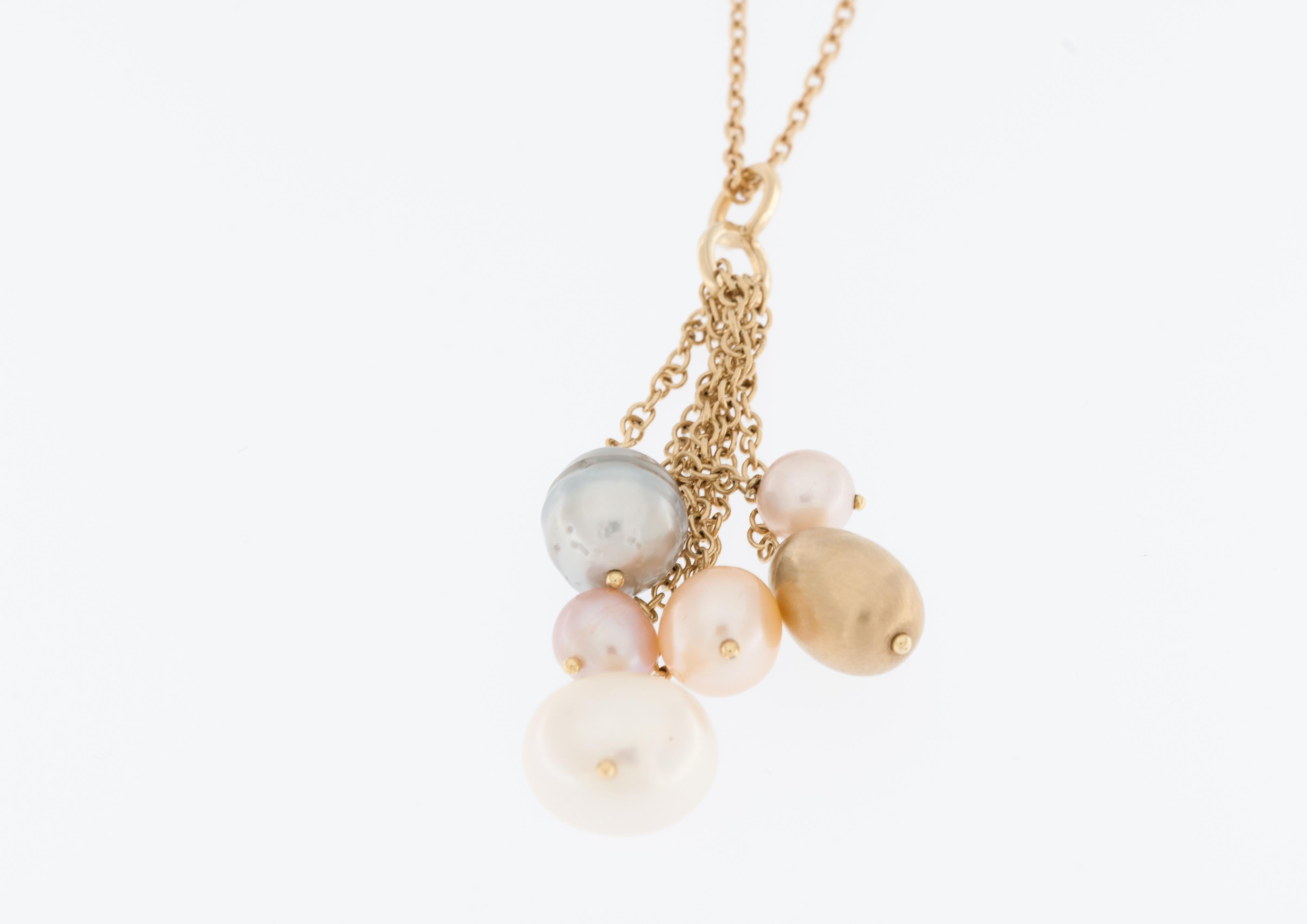 Contemporary Italian Modern 18kt Yellow Gold Necklace with Pearls For Sale