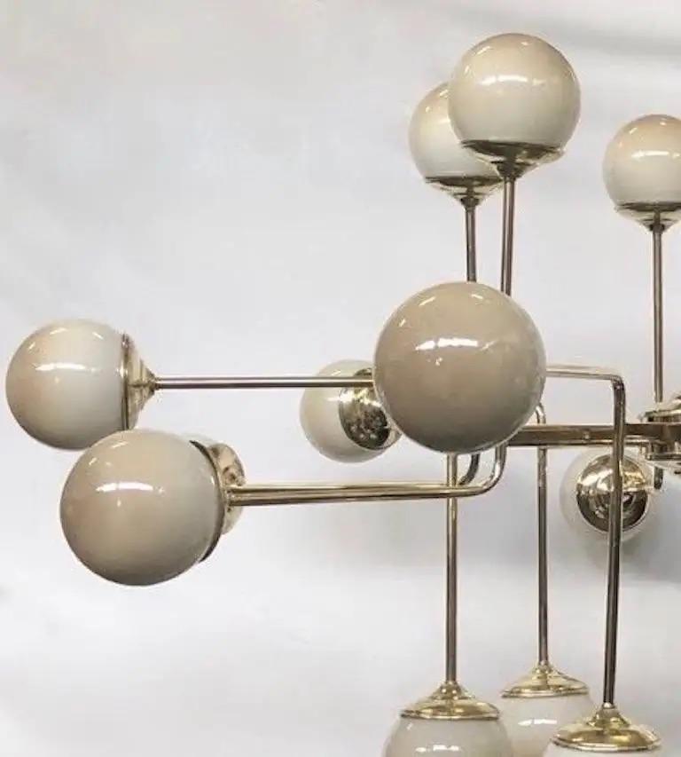 Hand-Crafted Italian Modern 24-Light Smoked Ivory Gold Murano Glass Round Brass Chandelier For Sale