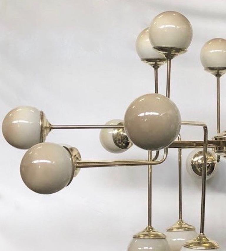 Hand-Crafted Italian Modern 24-Light Brass & Smoked Ivory Gold Murano Glass Round Chandelier For Sale