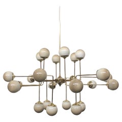 Italienischer moderner 24-Licht-Kronleuchter aus Messing und geräuchertem elfenbeinfarbenem Gold aus Murano-Glas