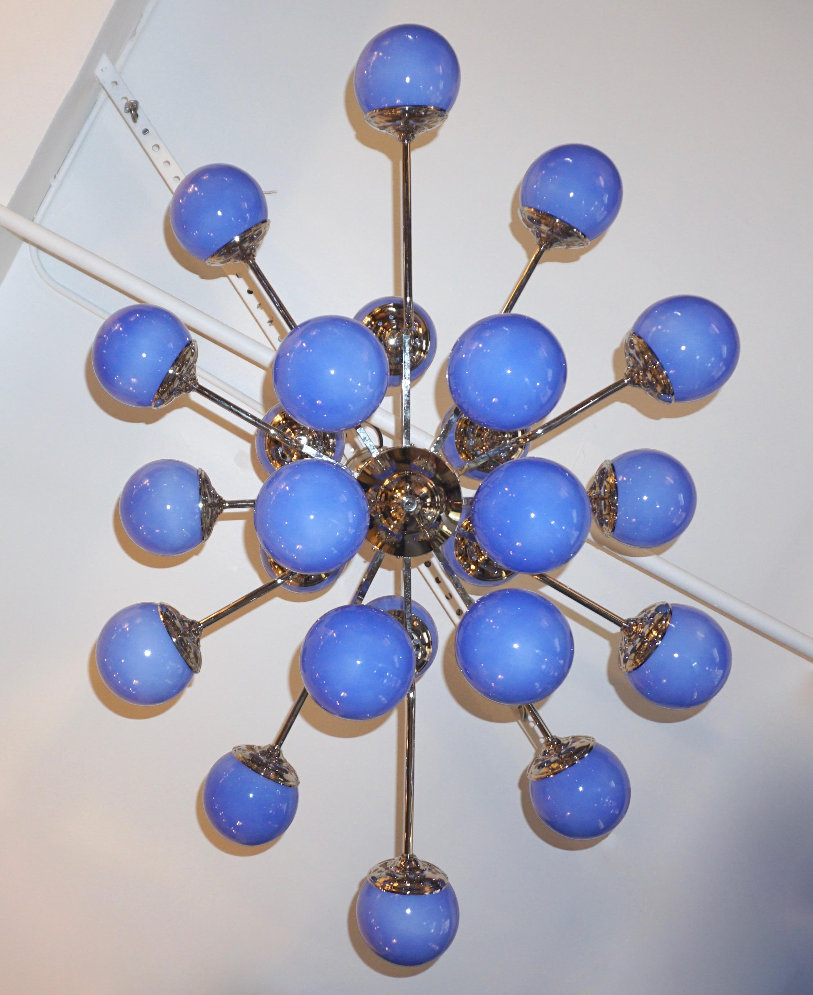 Italian Modern 24-Light Smoked Ivory Gold Murano Glass Round Brass Chandelier For Sale 1