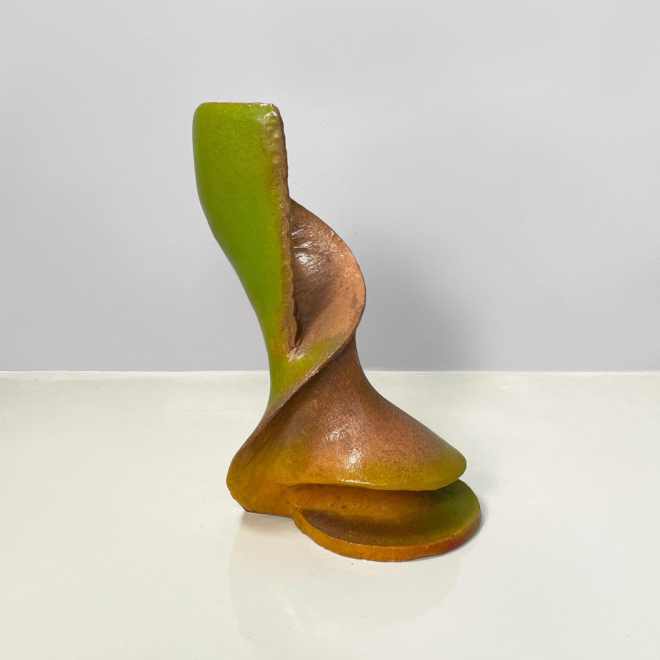 Italian modern abstract organic sculpture in terracotta, 1970s In Good Condition For Sale In MIlano, IT