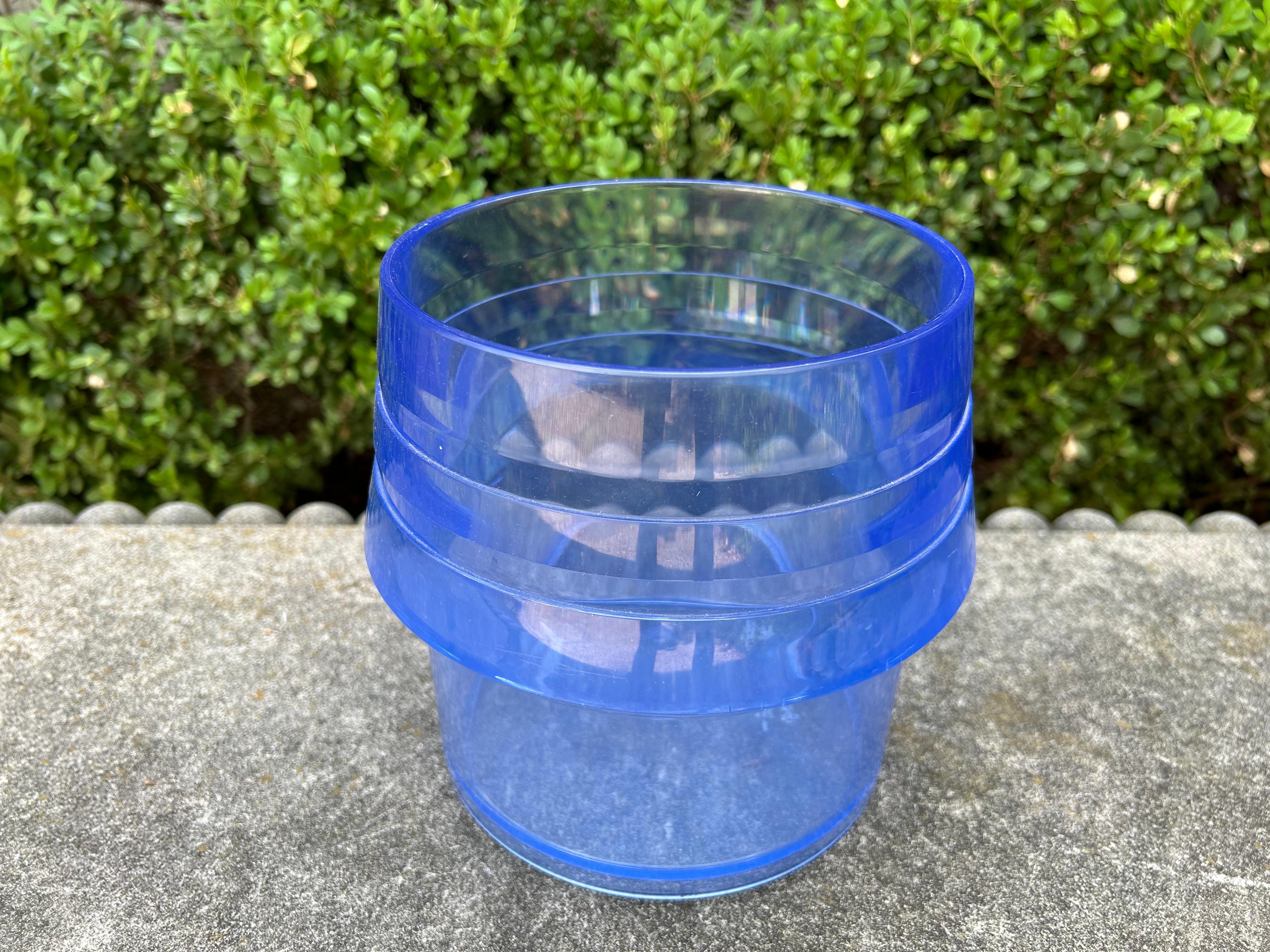 Italian Modern Acrylic Ice Bucket or Wine Cooler.
Offered is an Italian mid century modern/modernist blue acrylic or lucite ice bucket or wine cooler with a beautiful horizontal ribbed design. This versatile bar accessory can be used as an ice