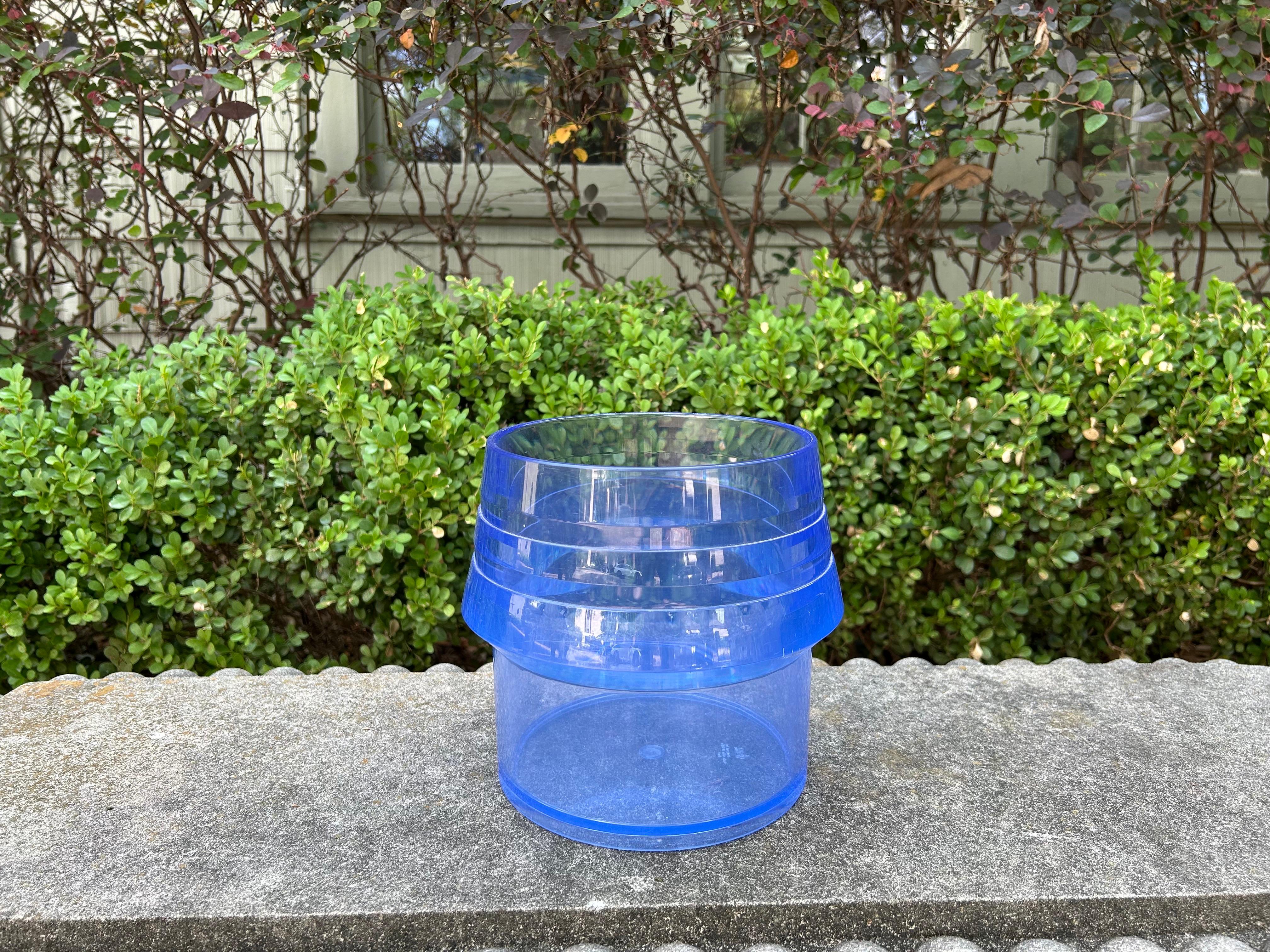 Italian Modern Acrylic Ice Bucket or Wine Cooler In Good Condition For Sale In Houston, TX