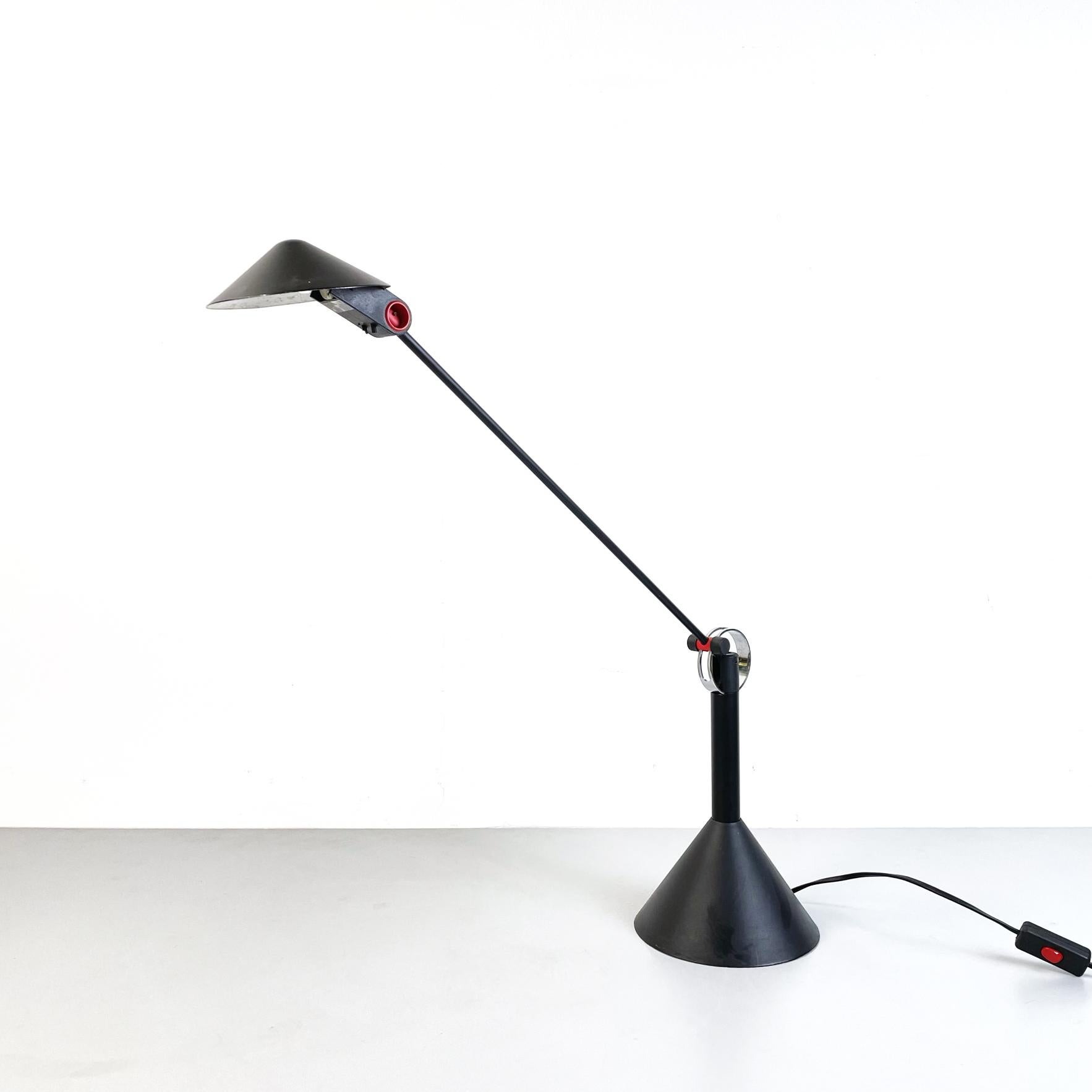 Italian Modern Adjustable Black and Silver Metal Table Lamp, 1980s In Good Condition For Sale In MIlano, IT