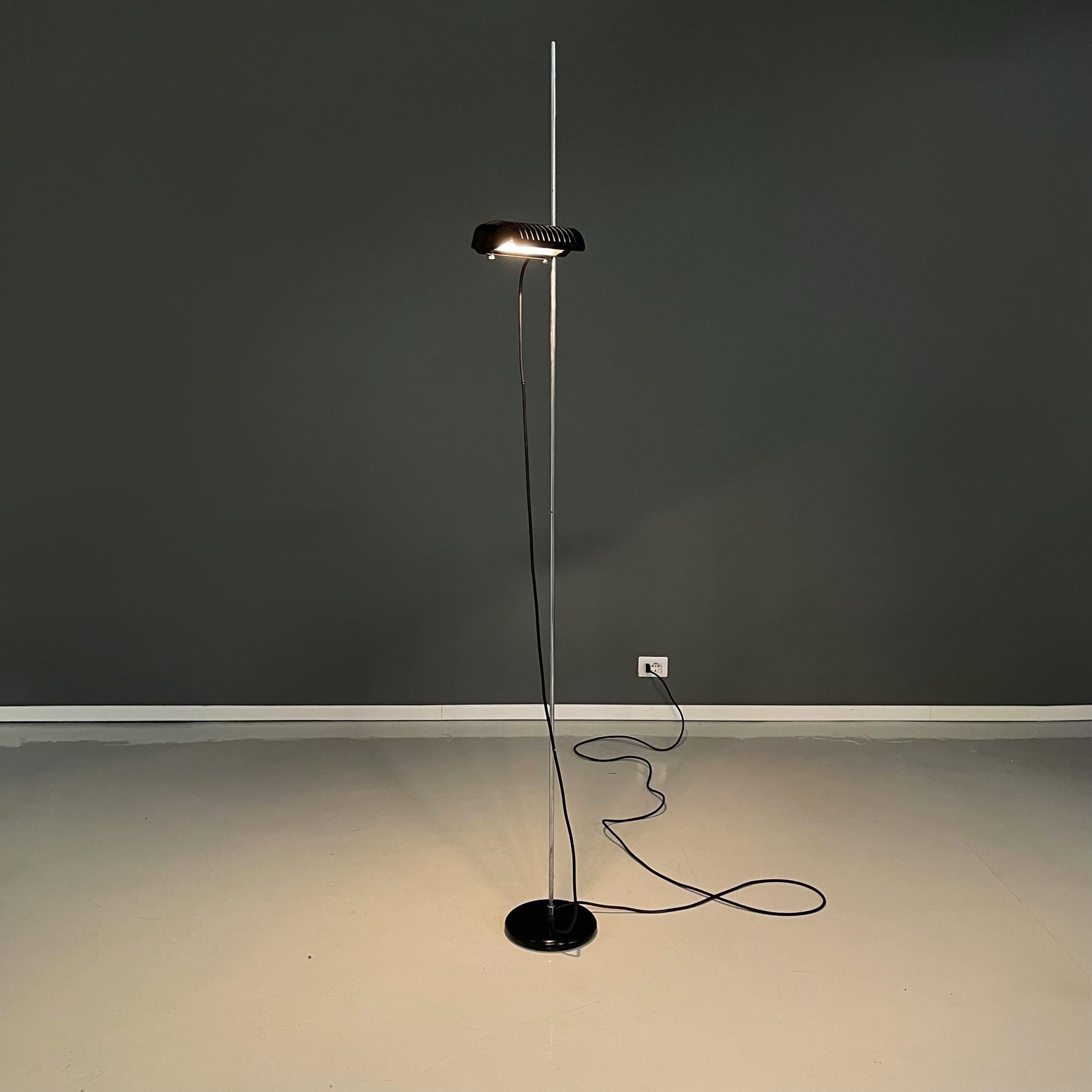 Italian modern Adjustable floor lamp mod. Alogena 626L by Joe Colombo for Oluce, 1970s
Adjustable floor lamp mod. Alogena 626 with round base in black painted metal. The central structure is made up of a tubular in chromed metal . The adjustable