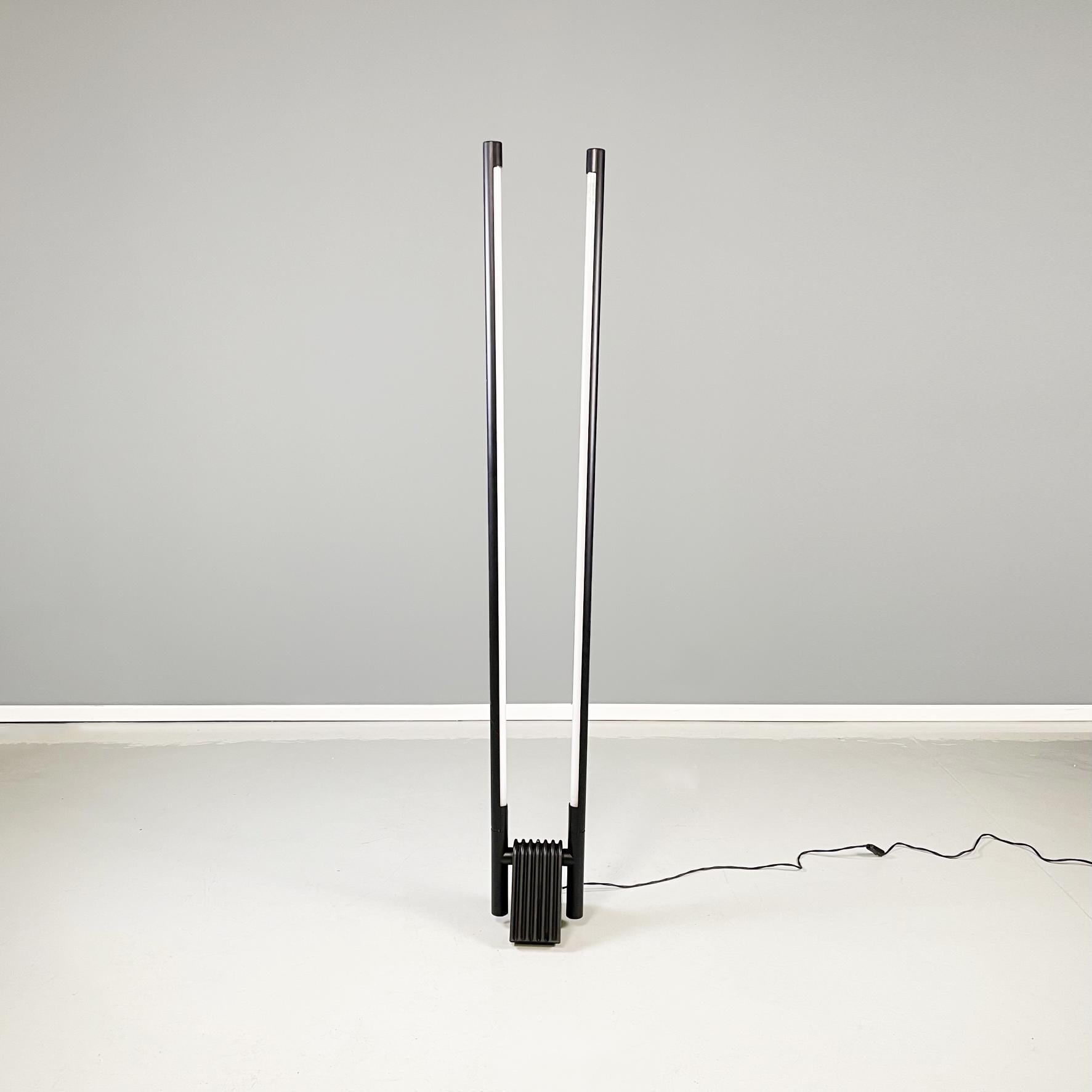 Italian modern adjustable floor lamp Sistema Flu by R. Bonetto for Luci, 1980s
Kinetic floor lamp mod. Sistema Flu with triangular base in black plastic. The two neo lights are adjustable and have a cylindrical structure in black painted