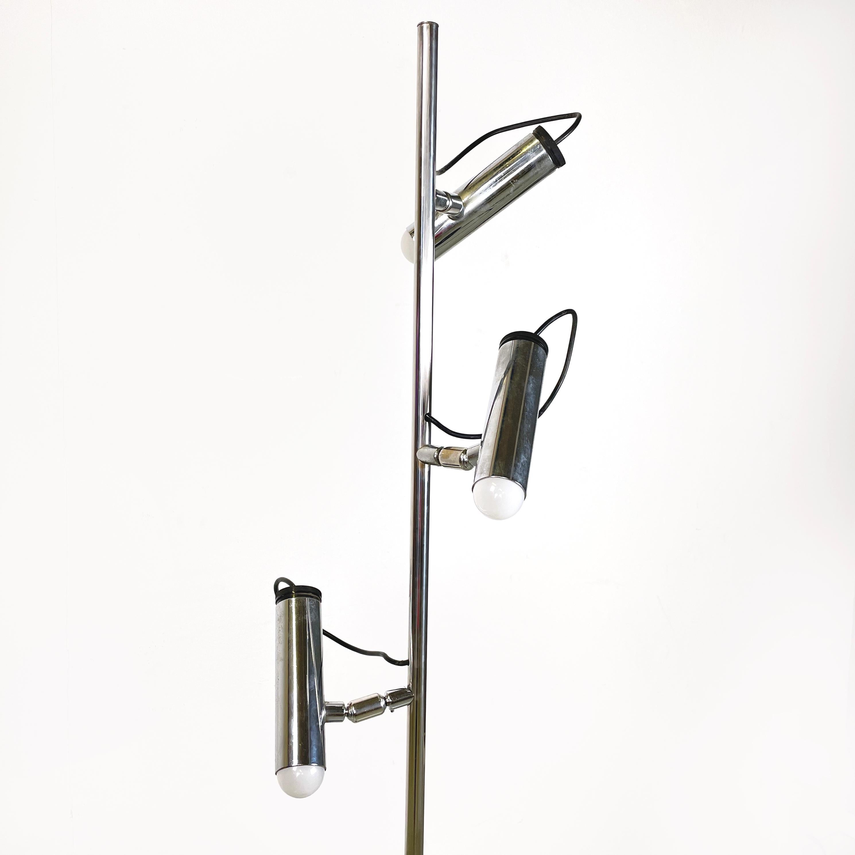 Italian modern Adjustable floor lamp with 3 light in chromed  black metal, 1970s In Good Condition For Sale In MIlano, IT