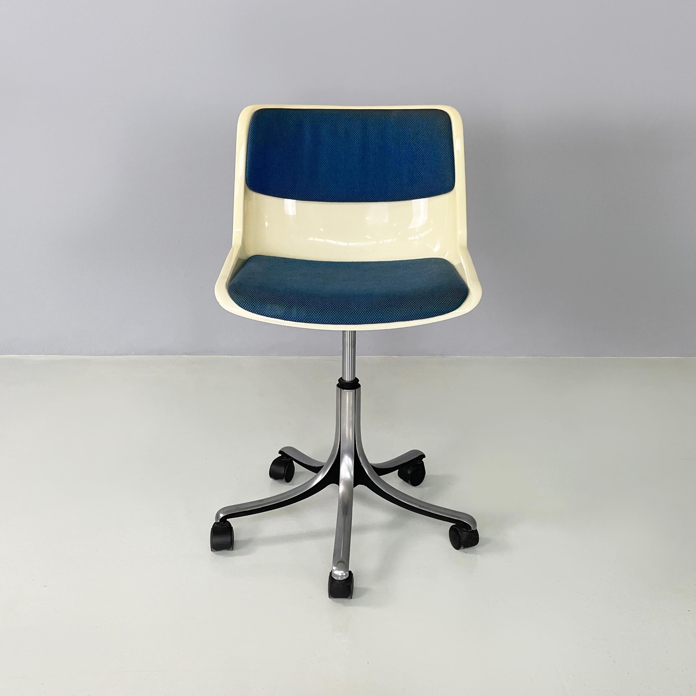 Italian modern Adjustable office chair Modus by Osvaldo Borsano for Tecno, 1980s
Office or desk chair mod. Modus with seat and backrest in ivory-white plastic monocoque. On the seat and backrest there is also a padded cushion, covered in blue