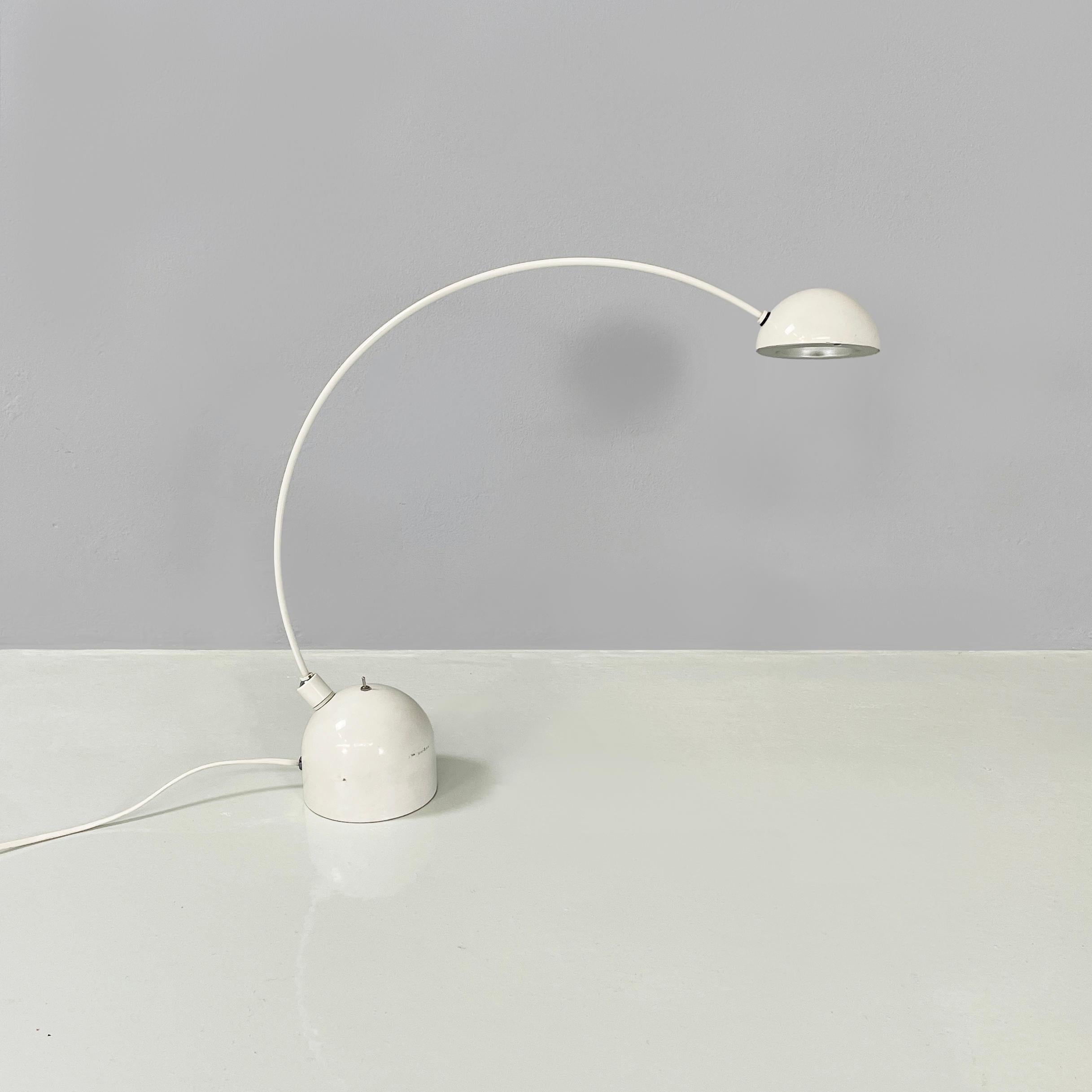 Modern Italian modern Adjustable or desk table lamp in white metal, 1970s For Sale