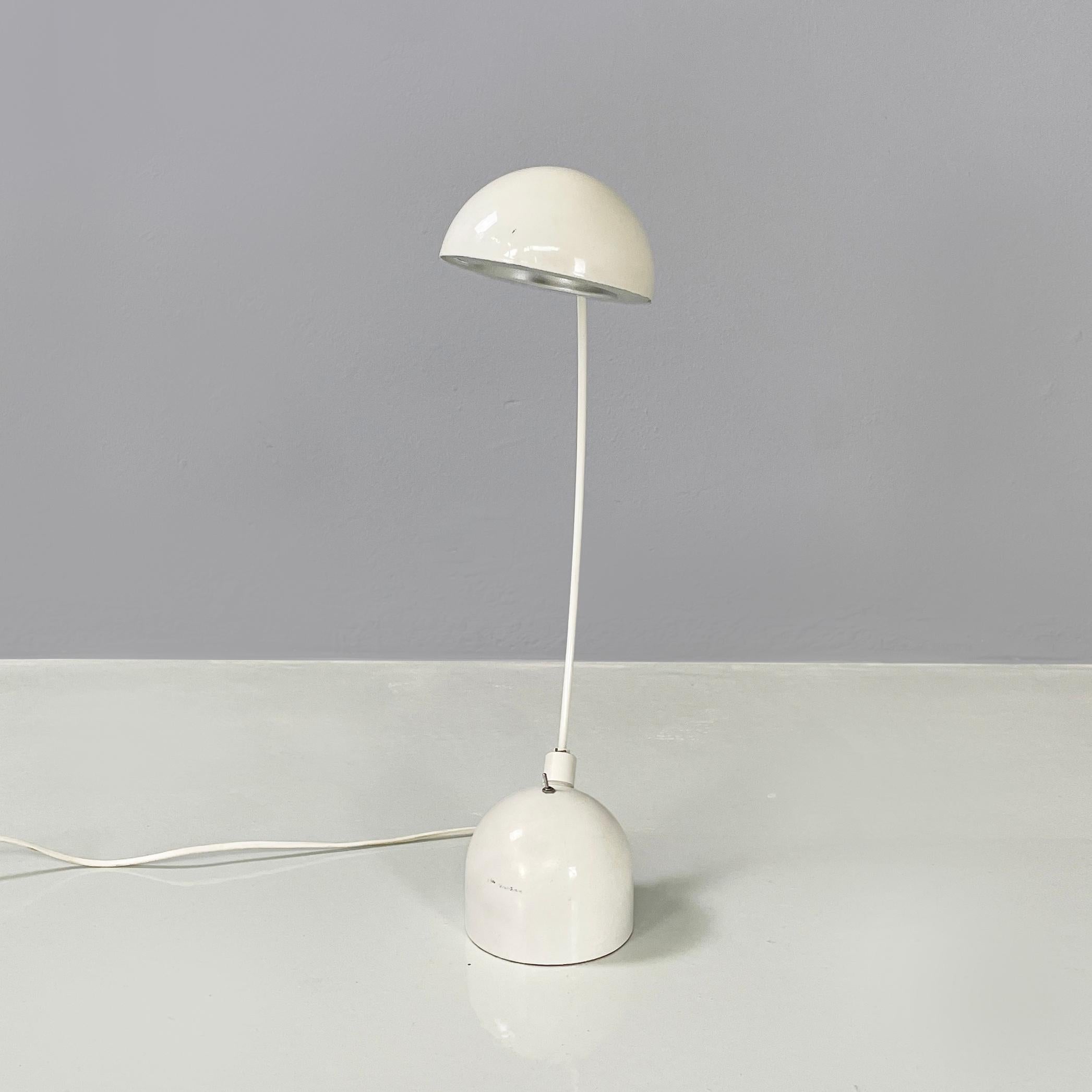 Metal Italian modern Adjustable or desk table lamp in white metal, 1970s For Sale