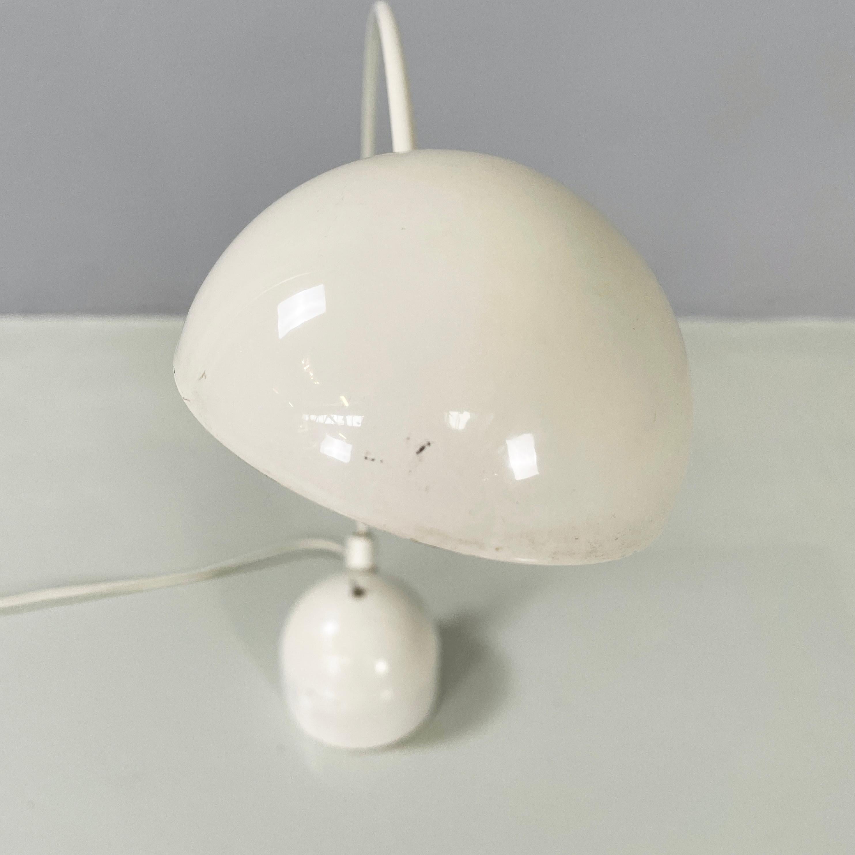 Italian modern Adjustable or desk table lamp in white metal, 1970s For Sale 2