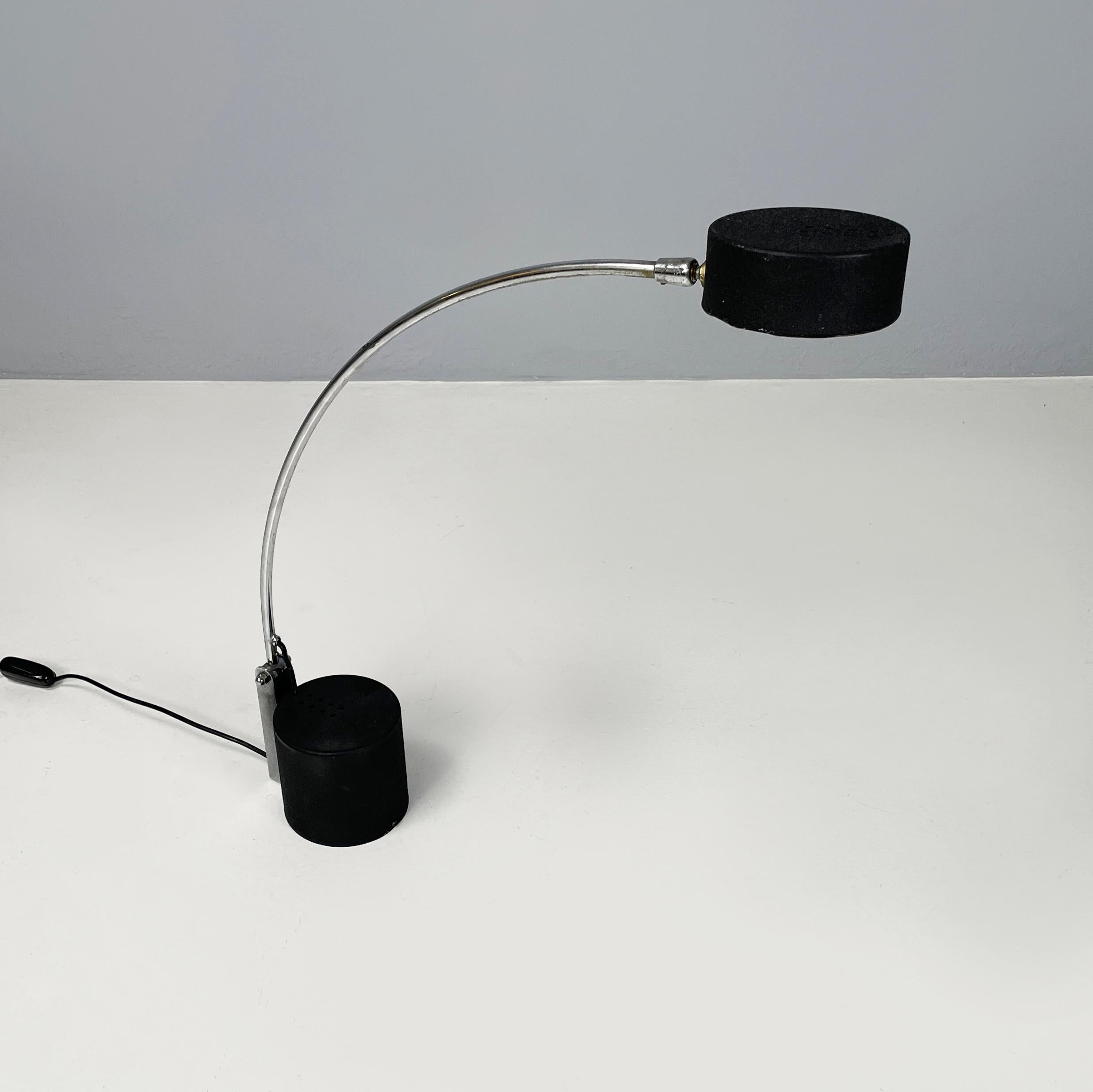 Italian modern Adjustable table lamp in black metal, 1980s In Good Condition For Sale In MIlano, IT