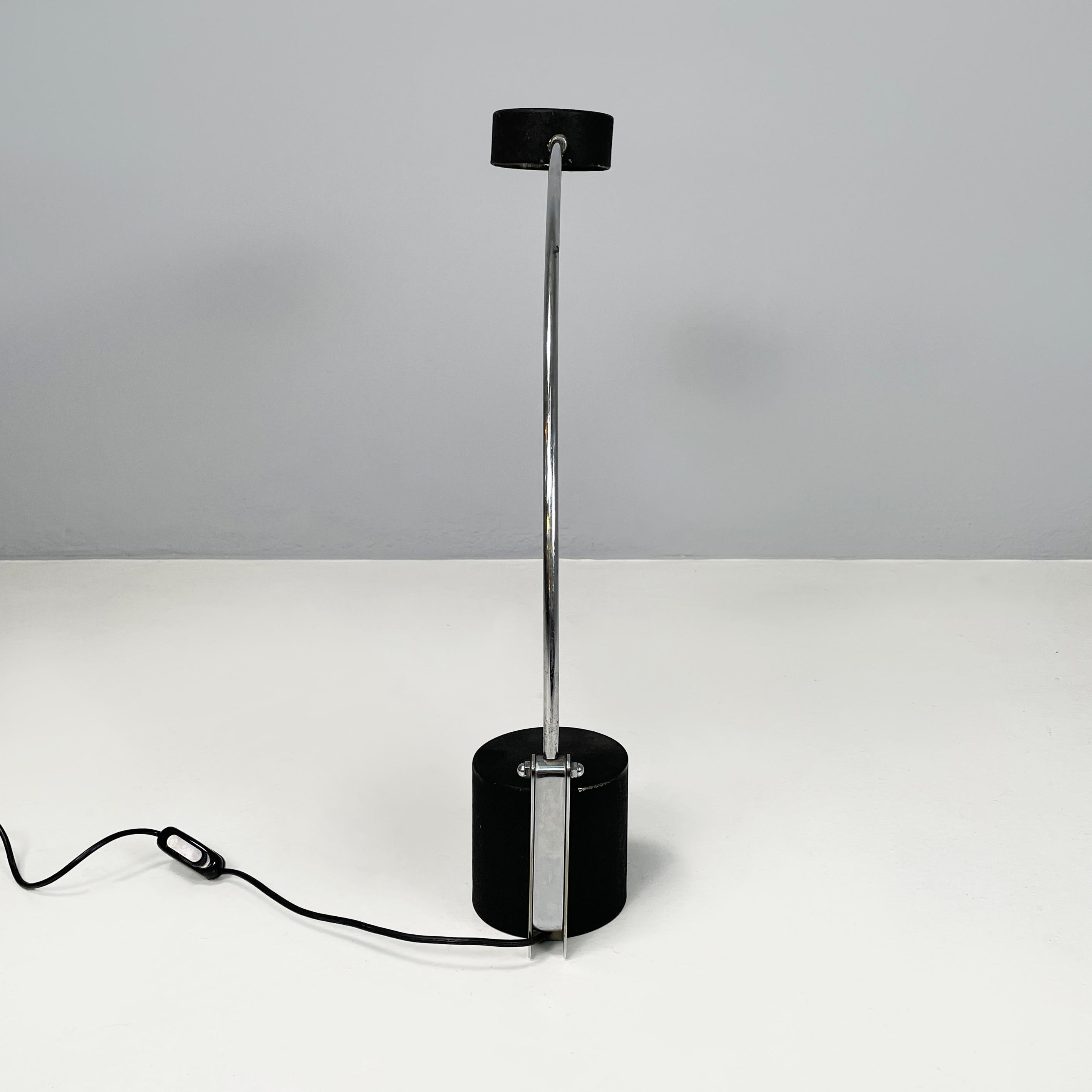 Metal Italian modern Adjustable table lamp in black metal, 1980s For Sale