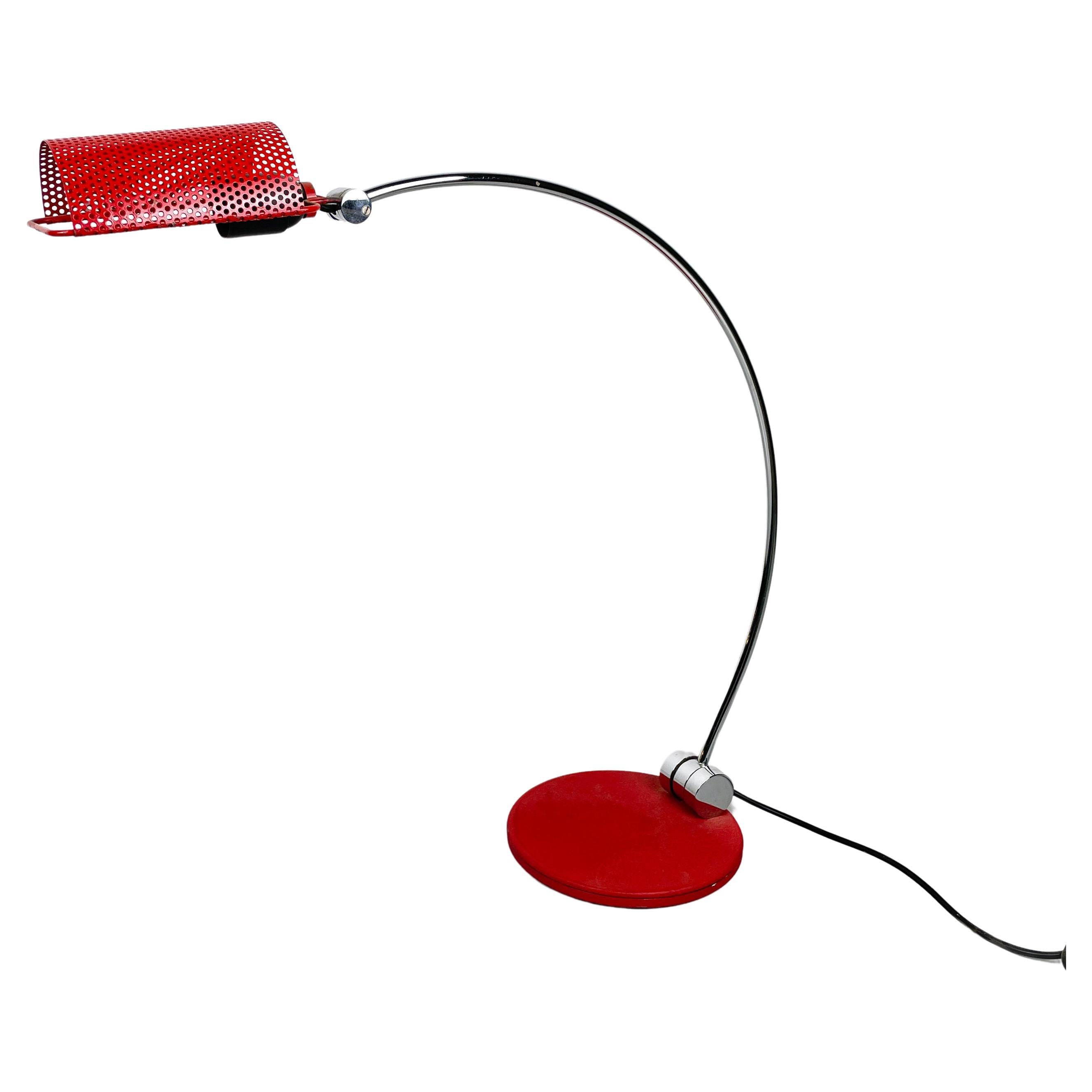 Italian modern Adjustable table lamp in red metal  sheet and steel rod, 1980s For Sale