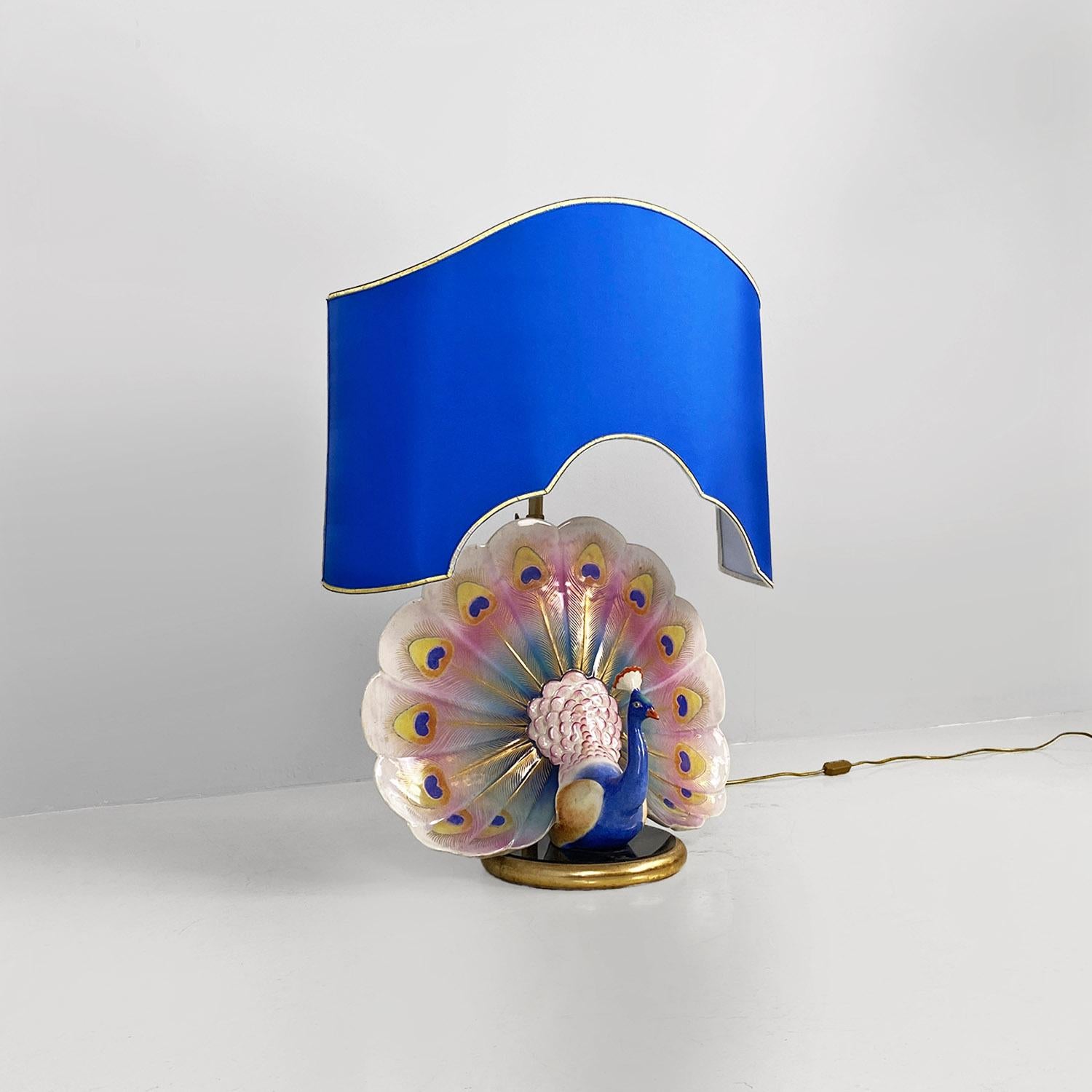 Italian modern adjustable table lamp with ceramic peacock and brass, 1970s.
Table lamp with shaped blue fabric lampshade and finished with golden trimmings. The central structure is composed of a brass tube, adjustable in height. From the round