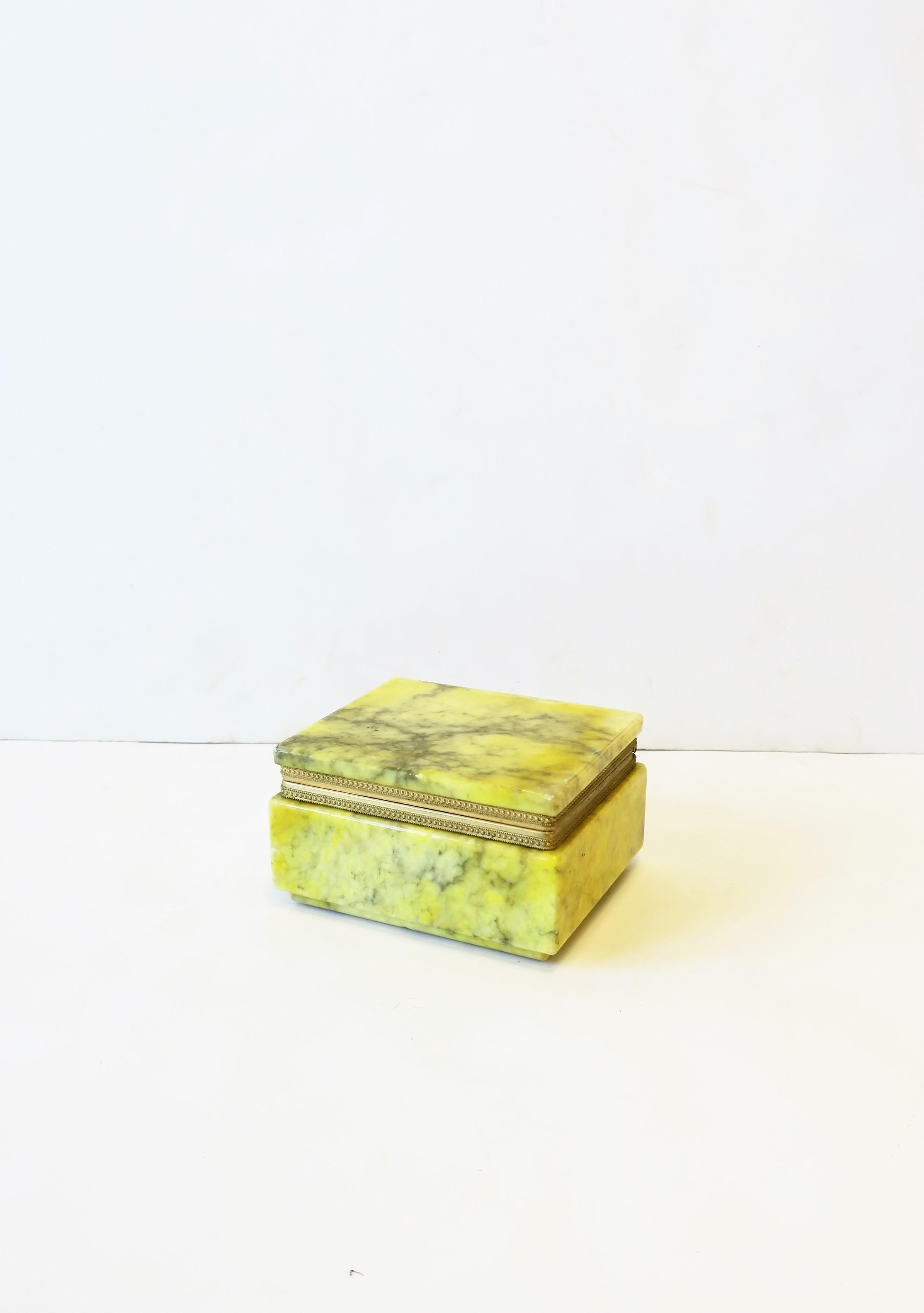 A beautiful Italian modern style yellow alabaster marble jewelry box, circa mid-20th century, Italy. Alabaster marble is yellow with gold-tone metal hinge. A beautiful standalone piece, for jewelry (as demonstrated), or other small items on a
