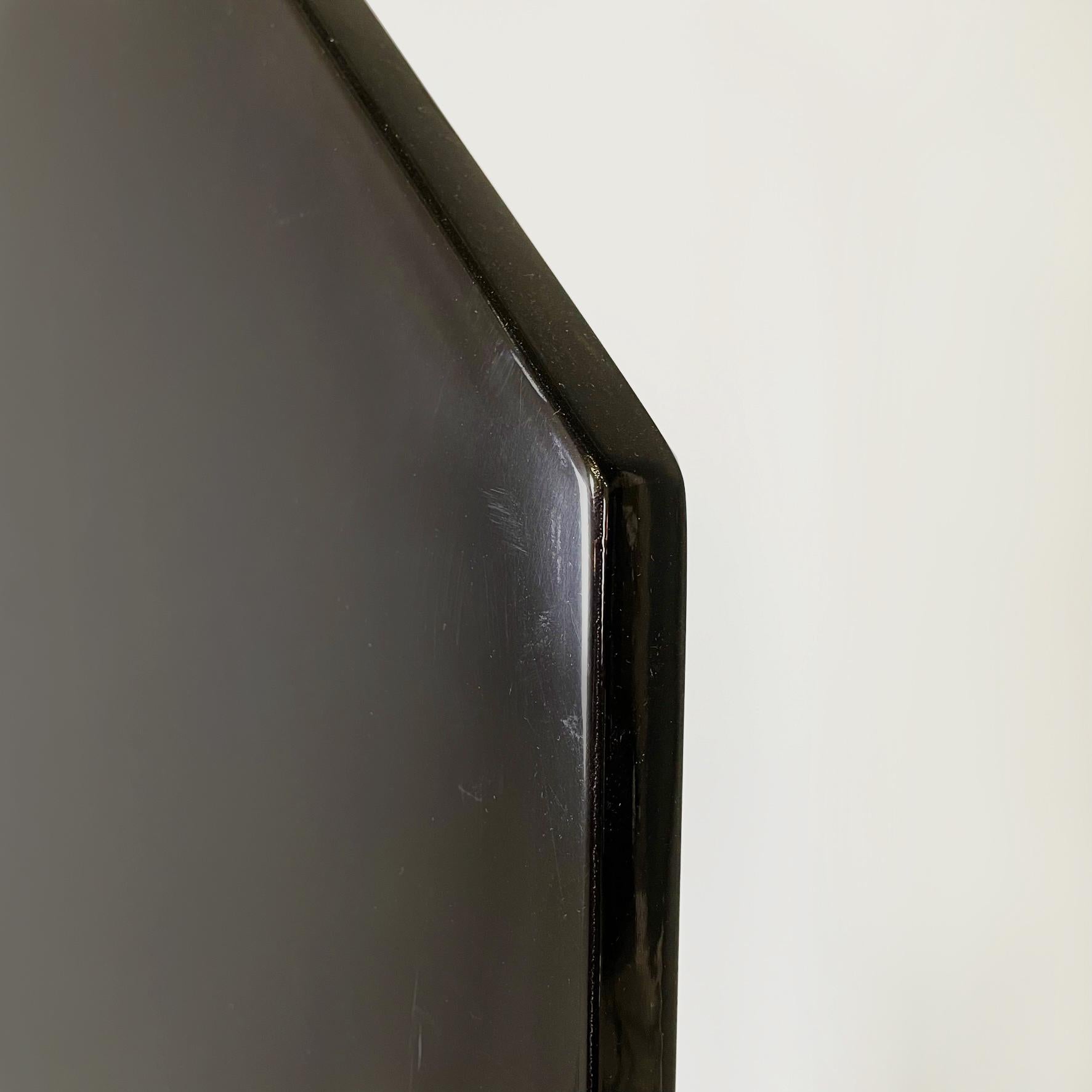 Italian modern Angular bookcase in black lacquered and white wood, 1980s For Sale 4