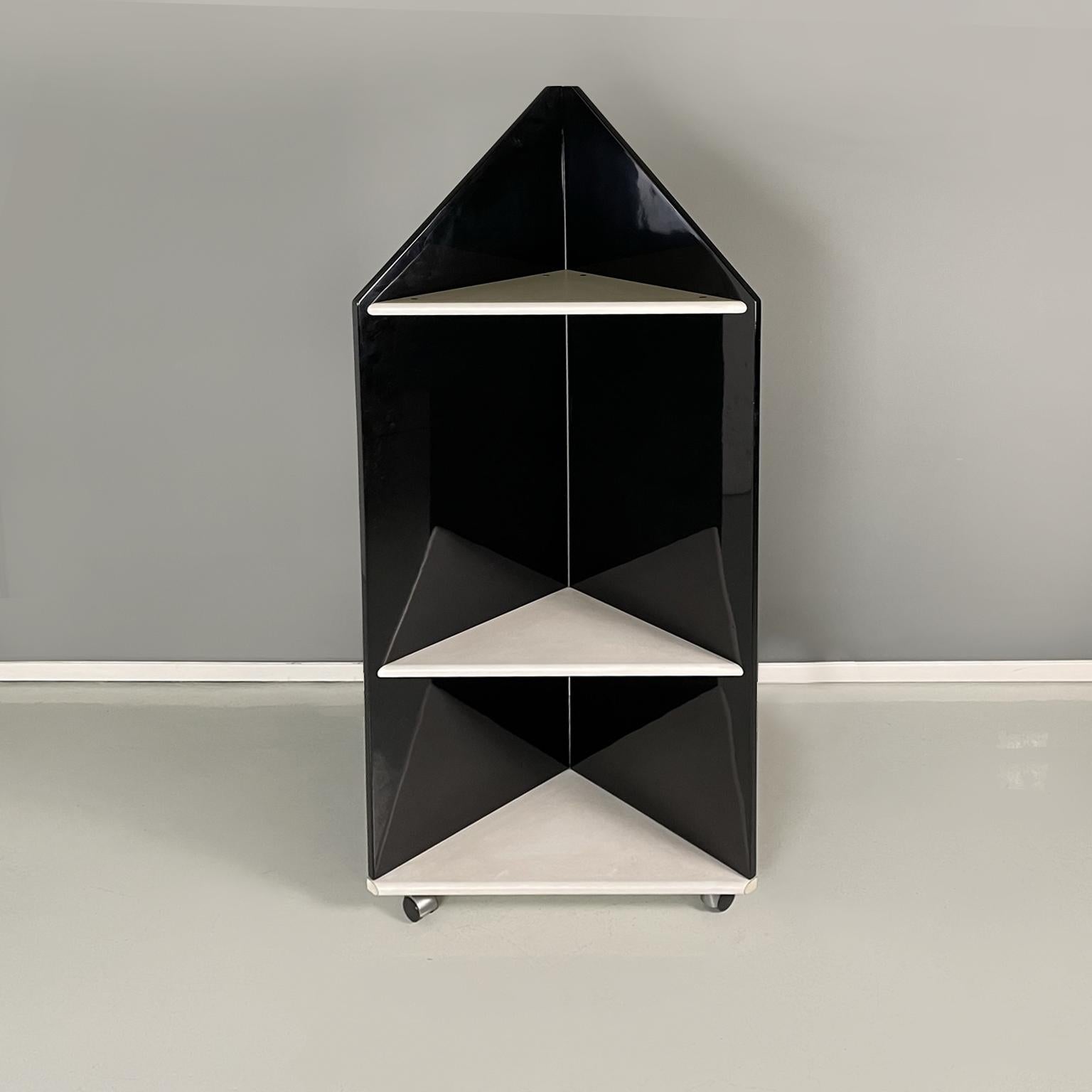 Modern Italian modern Angular bookcase in black lacquered and white wood, 1980s For Sale