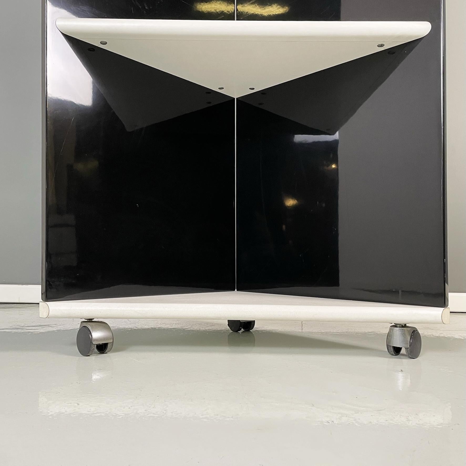 Italian modern Angular bookcase in black lacquered and white wood, 1980s For Sale 1