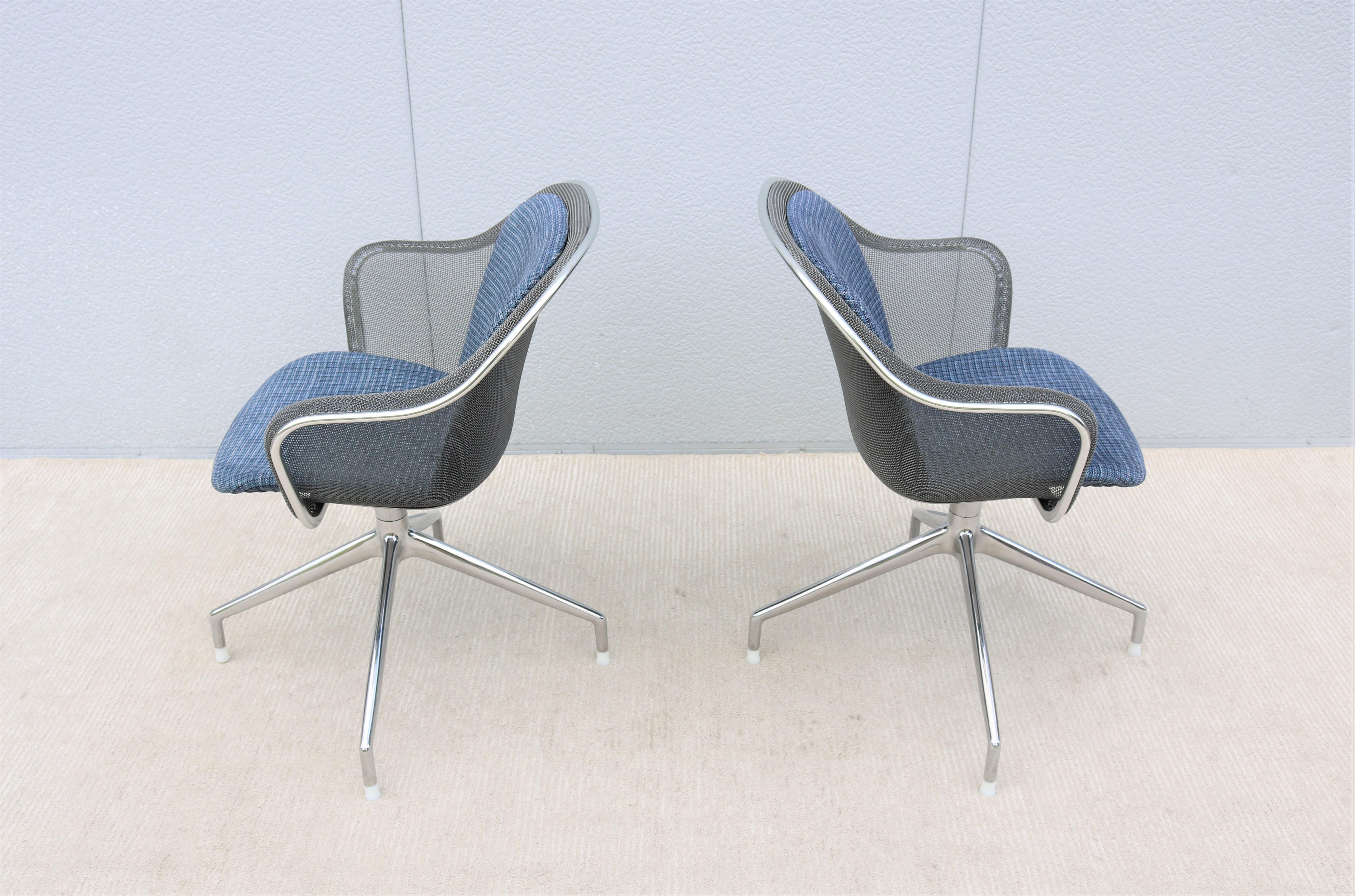 Italian Modern Antonio Citterio for B&B Italia Iuta Swivel Dining Chairs, a Pair For Sale 4