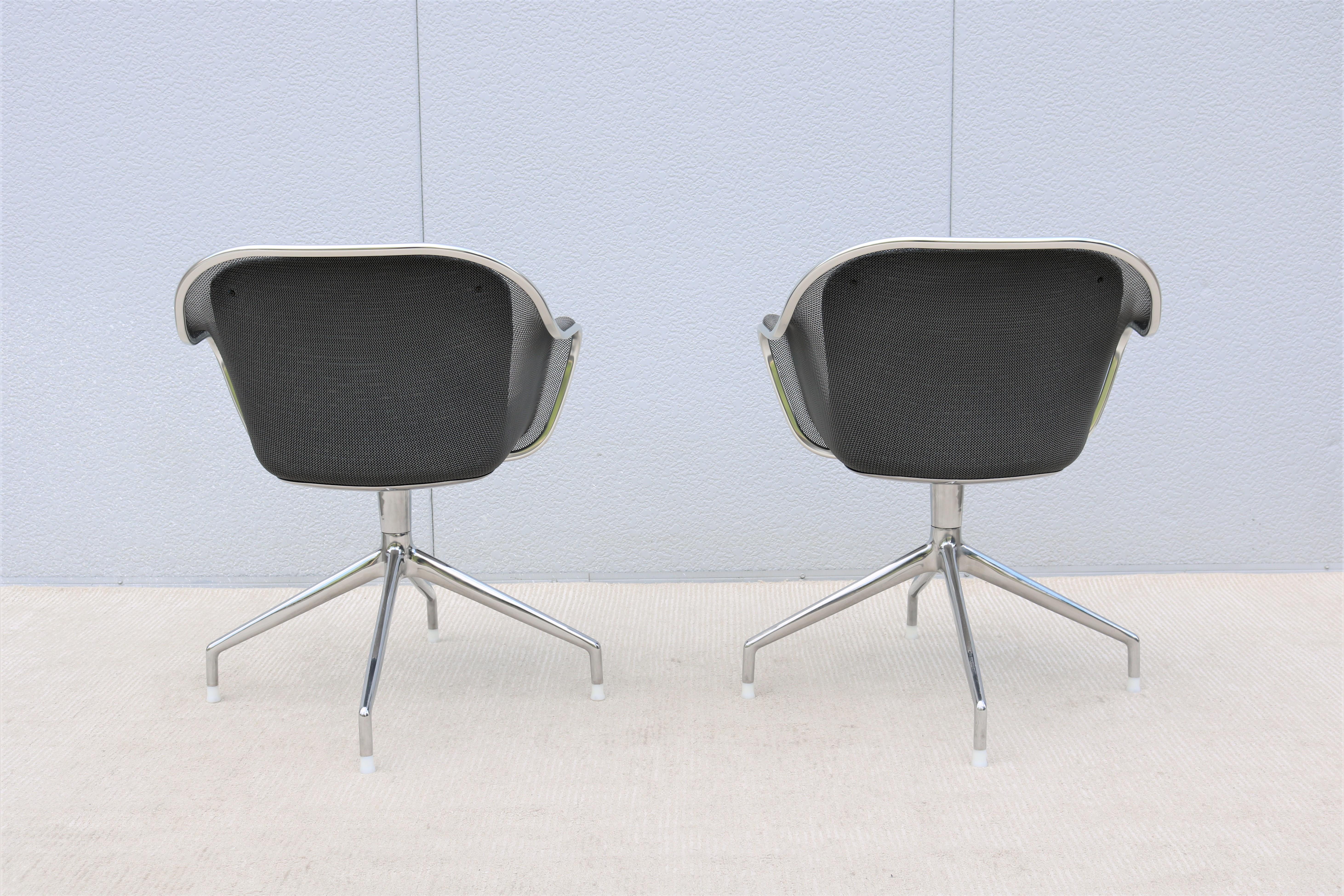 Italian Modern Antonio Citterio for B&B Italia Iuta Swivel Dining Chairs, a Pair For Sale 6