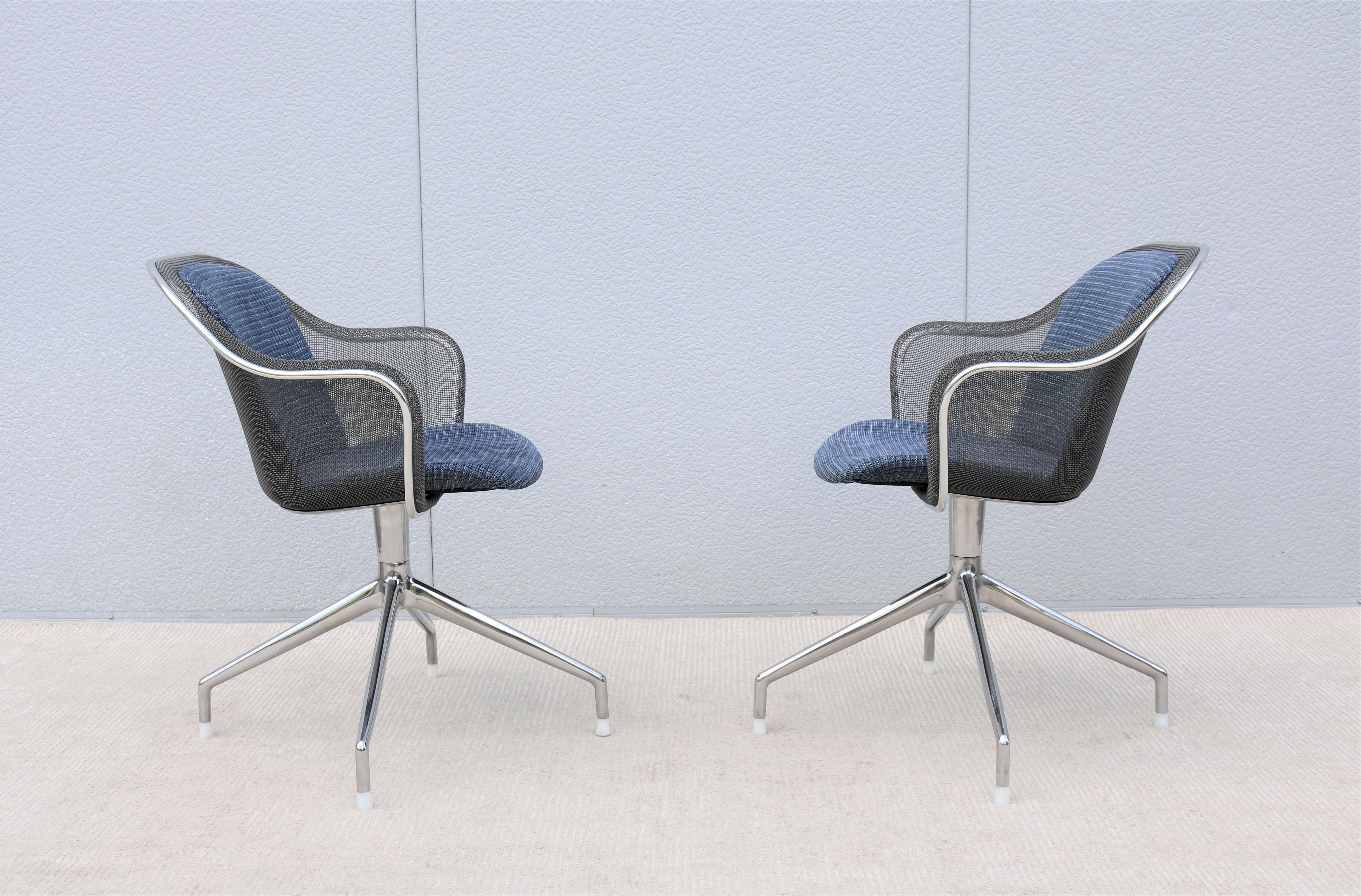 Italian Modern Antonio Citterio for B&B Italia Iuta Swivel Dining Chairs, a Pair For Sale 9