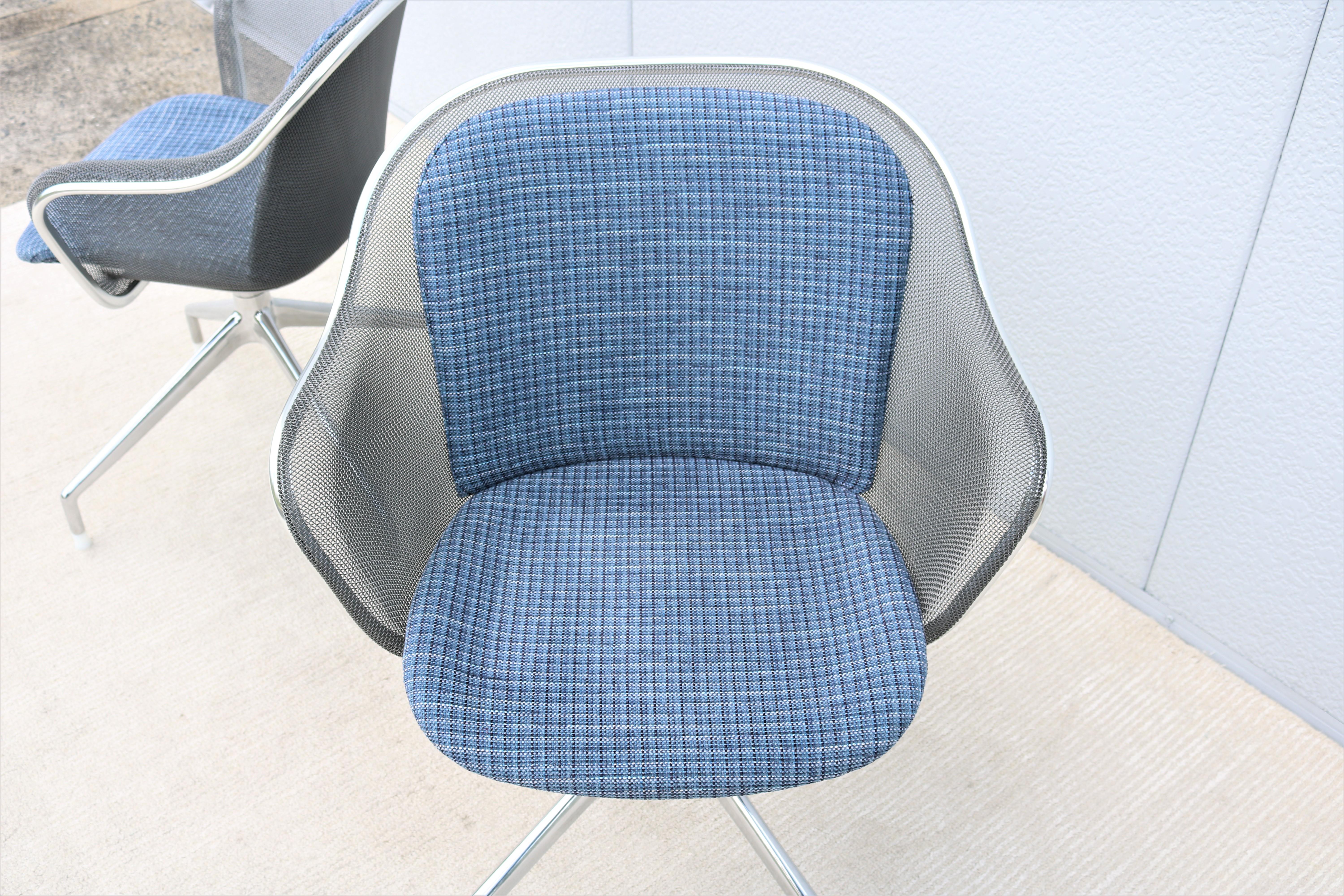 Italian Modern Antonio Citterio for B&B Italia Iuta Swivel Dining Chairs, a Pair 10
