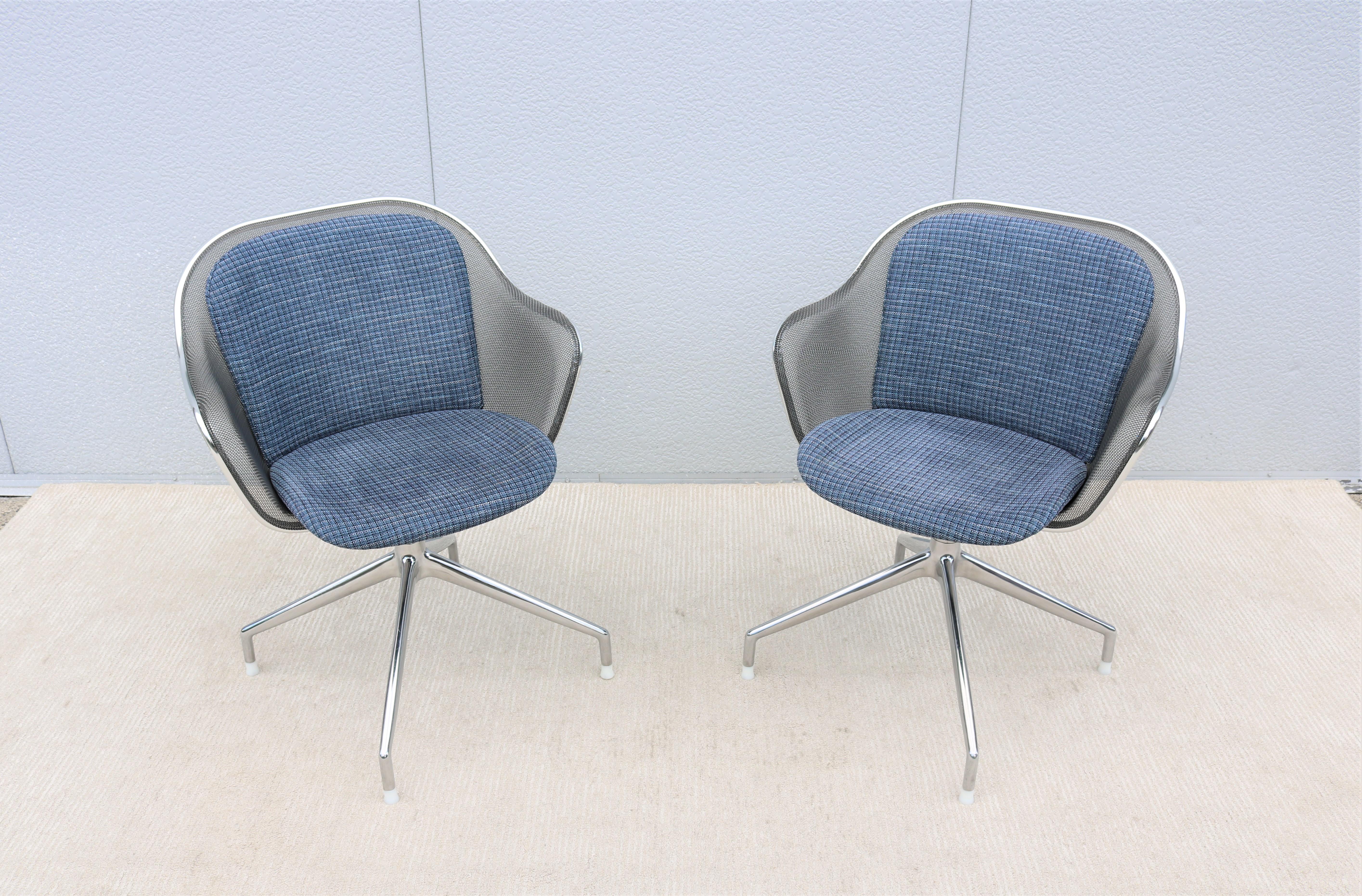 Pressed Italian Modern Antonio Citterio for B&B Italia Iuta Swivel Dining Chairs, a Pair For Sale