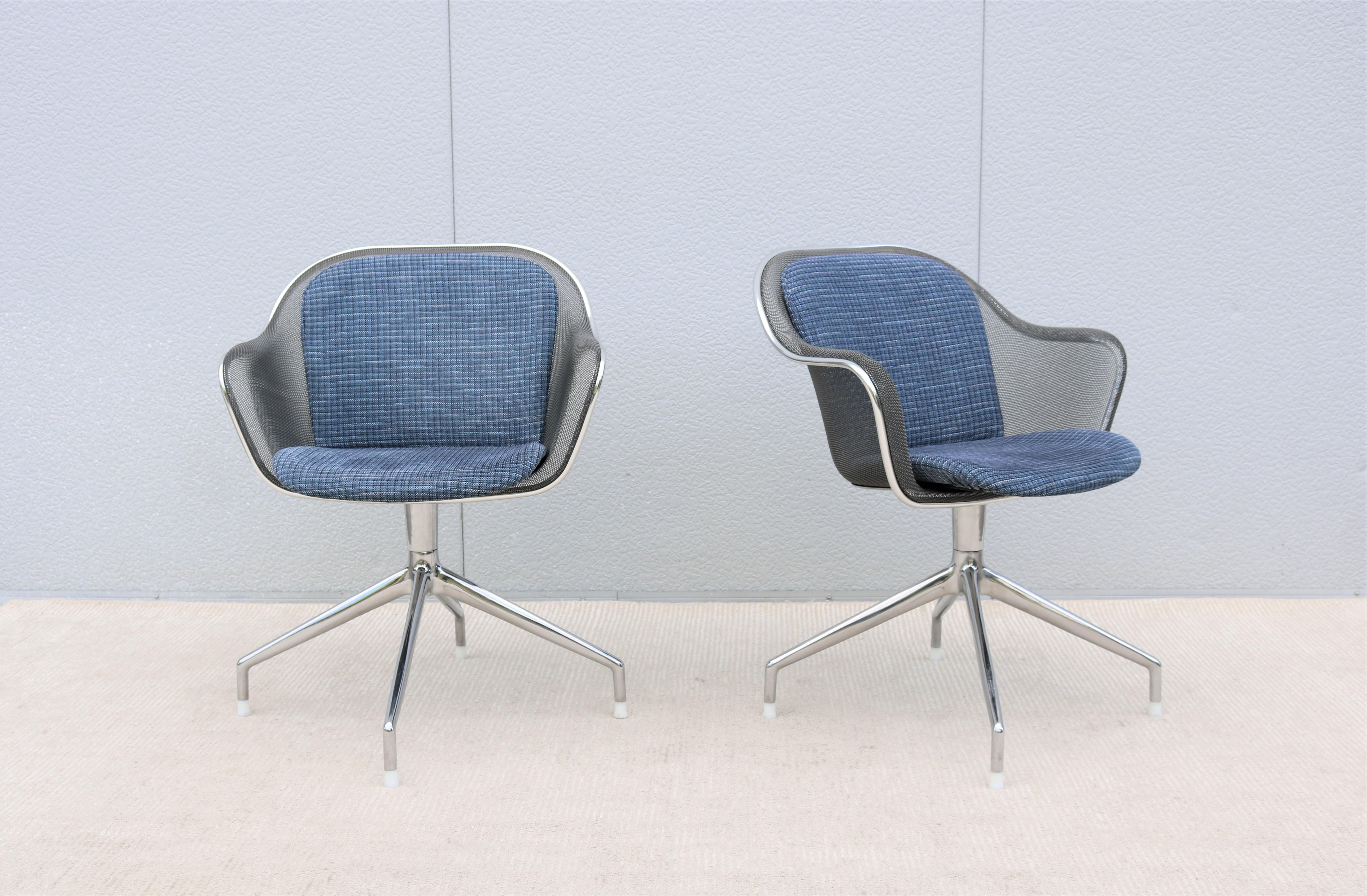 Contemporary Italian Modern Antonio Citterio for B&B Italia Iuta Swivel Dining Chairs, a Pair For Sale