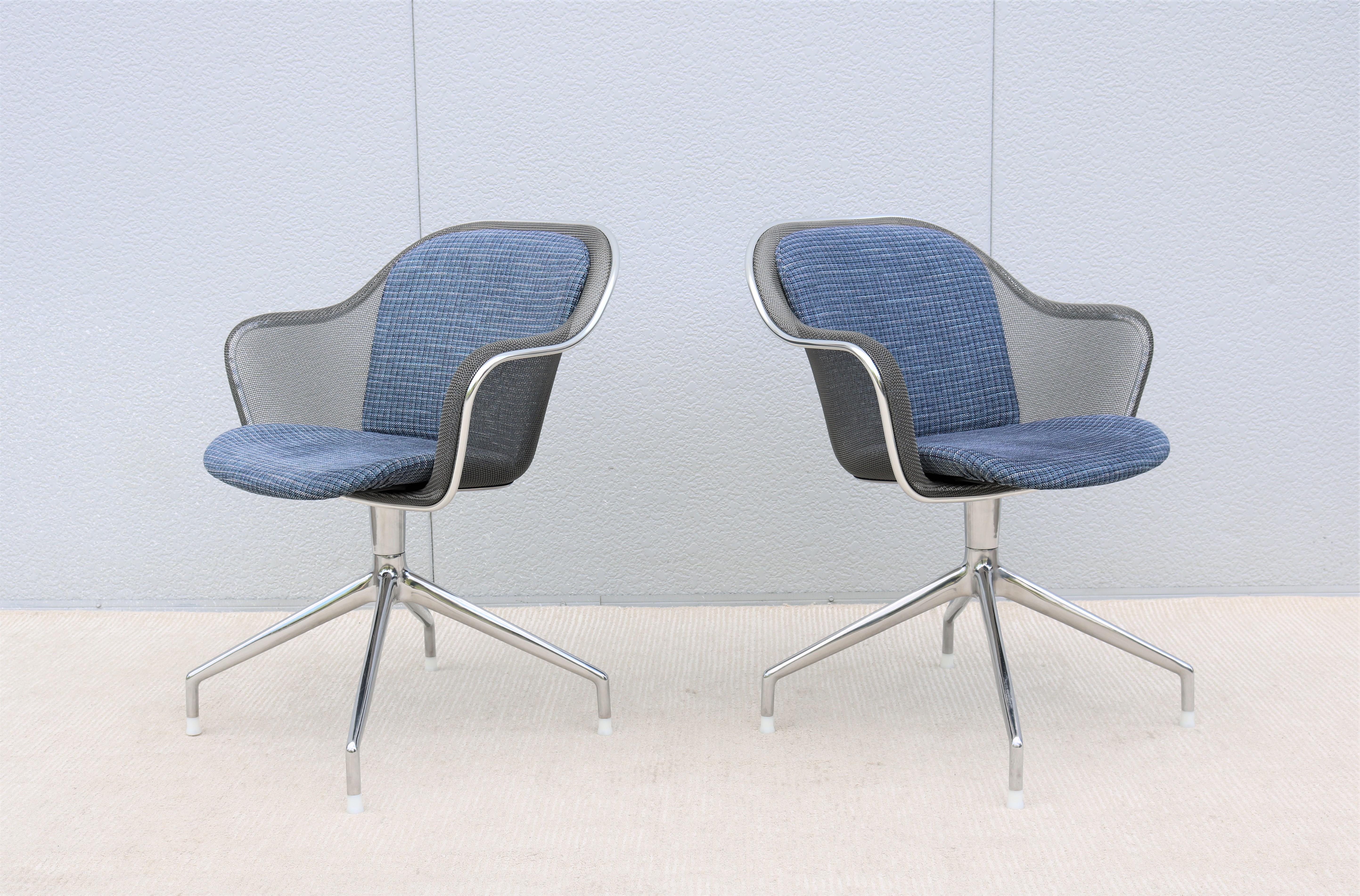 Italian Modern Antonio Citterio for B&B Italia Iuta Swivel Dining Chairs, a Pair For Sale 1