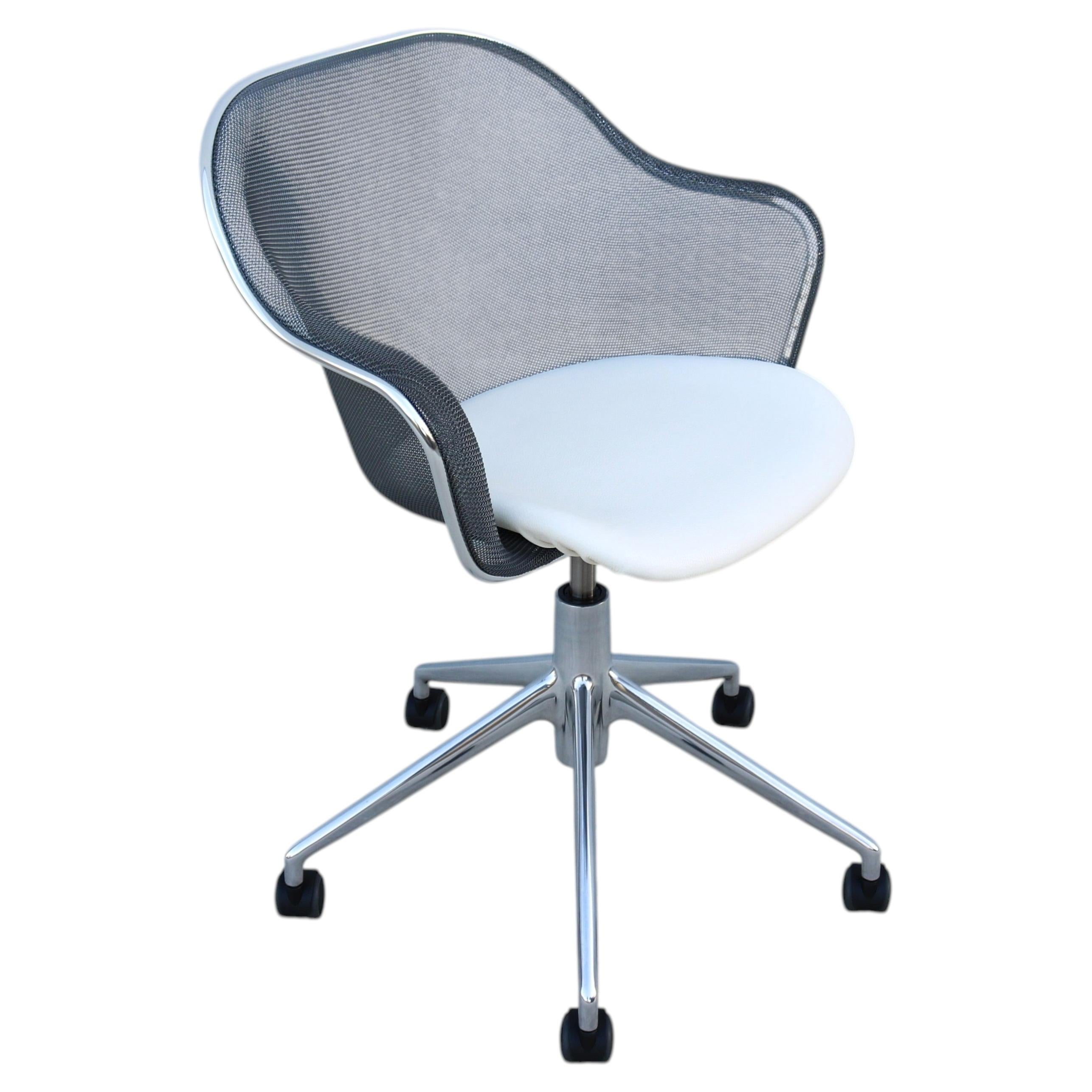 Italian Modern Antonio Citterio for B&B Italia Iuta White Swivel Desk Task Chair For Sale